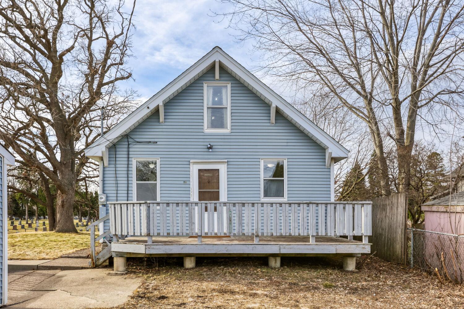 945 Front Avenue