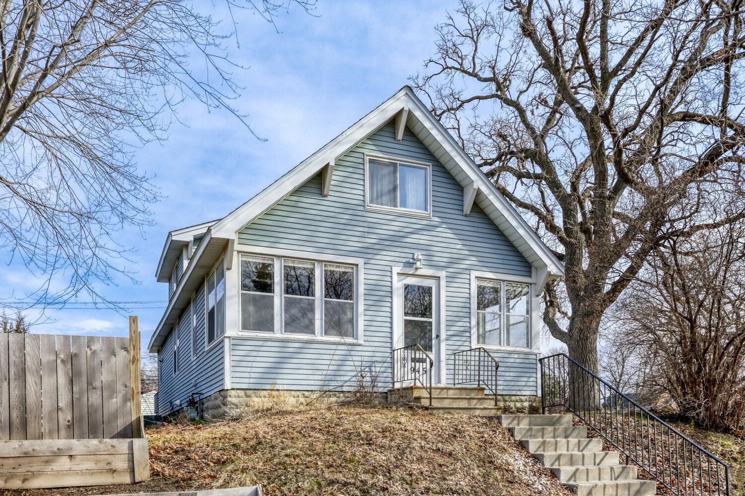945 Front Avenue