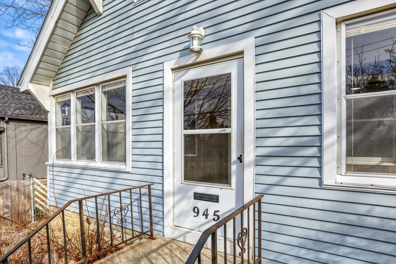 945 Front Avenue