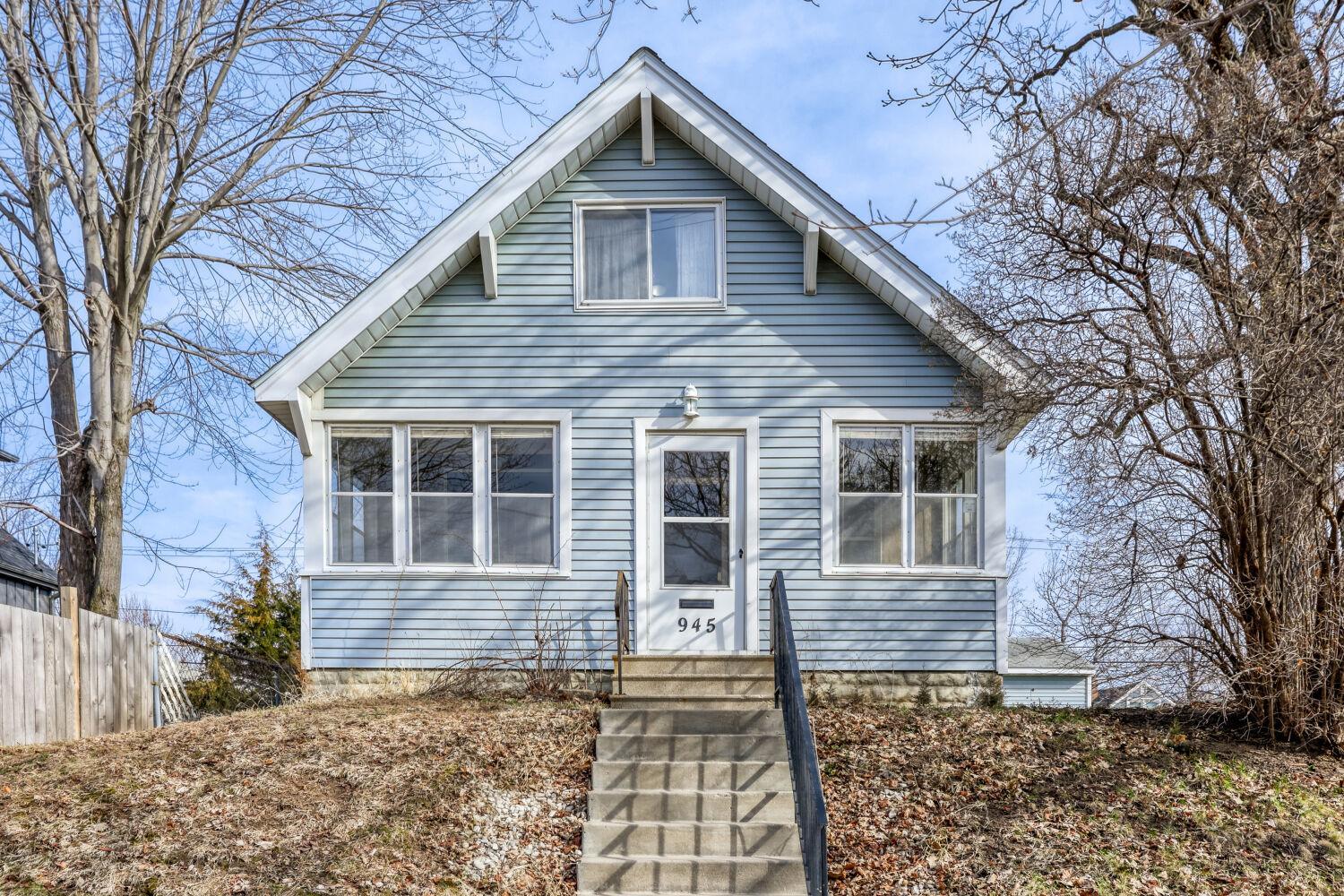 945 Front Avenue