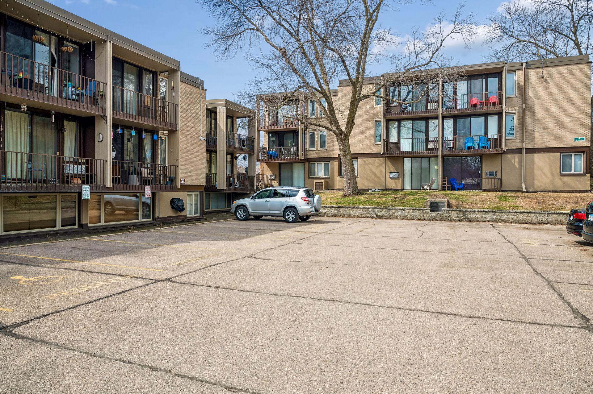 1405 E 40th Street Unit: 3F