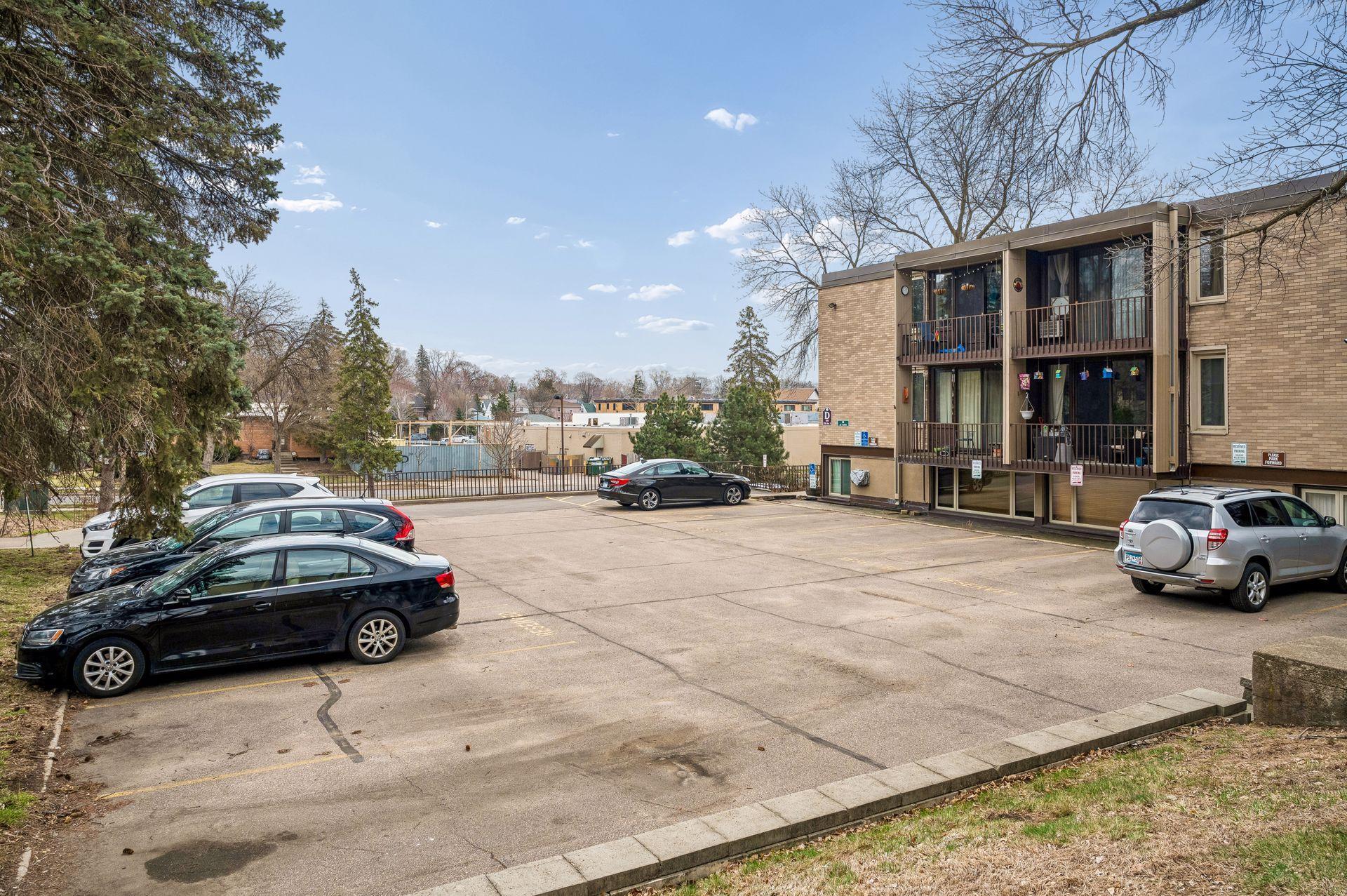 1405 E 40th Street Unit: 18F