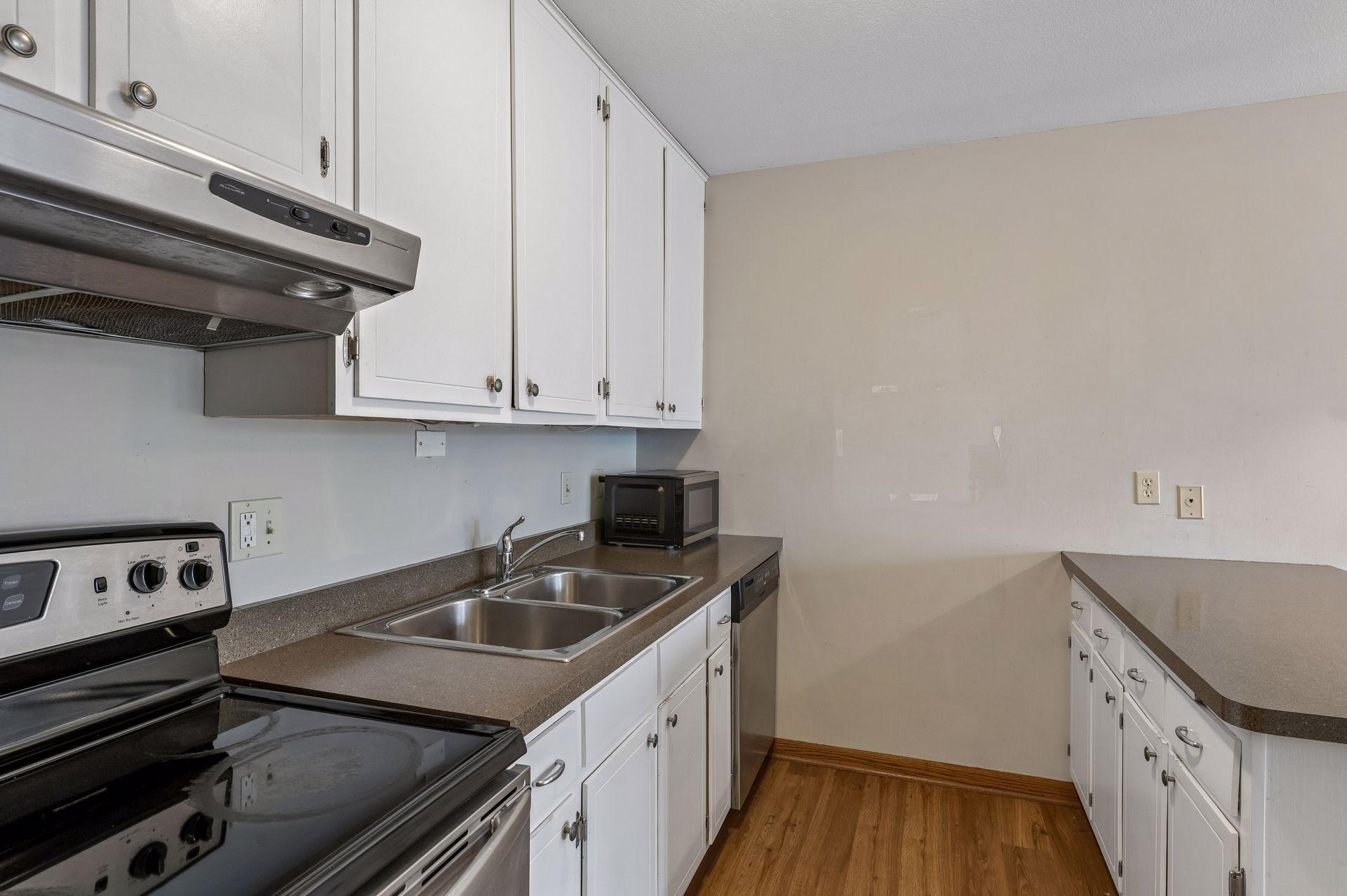 1405 E 40th Street Unit: 18F