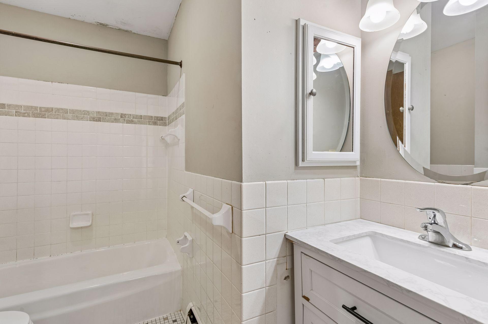 1405 E 40th Street Unit: 18F