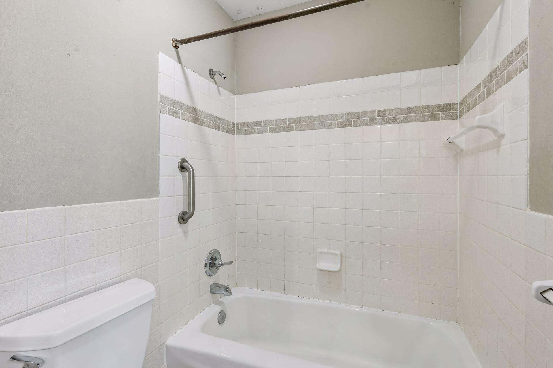1405 E 40th Street Unit: 18F