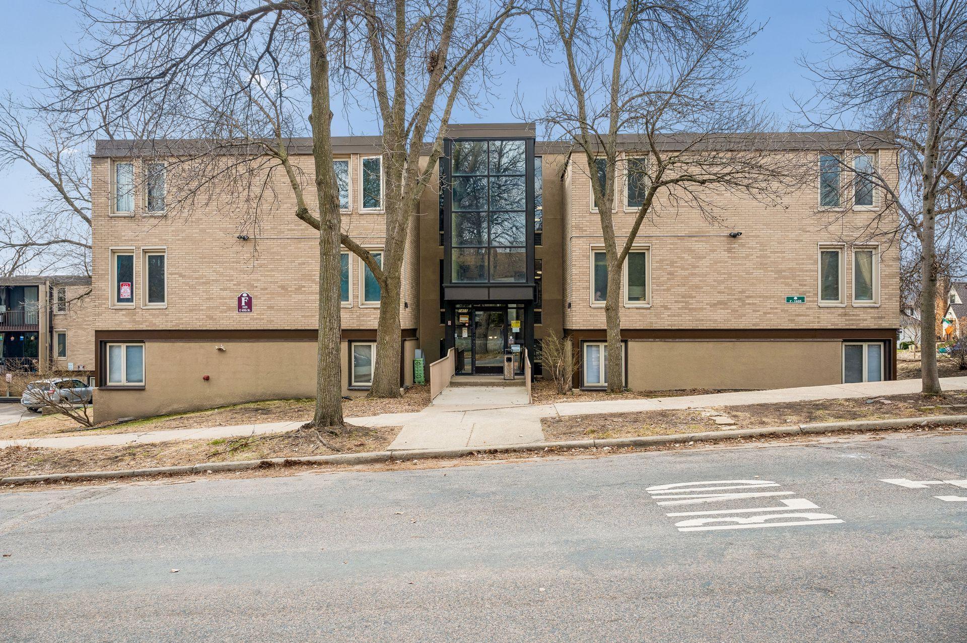 1405 E 40th Street Unit: 18F