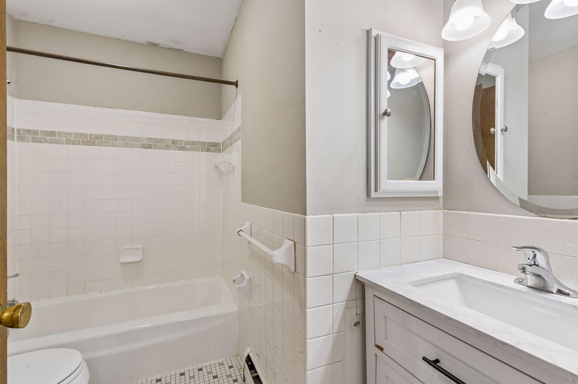 1405 E 40th Street Unit: 18F