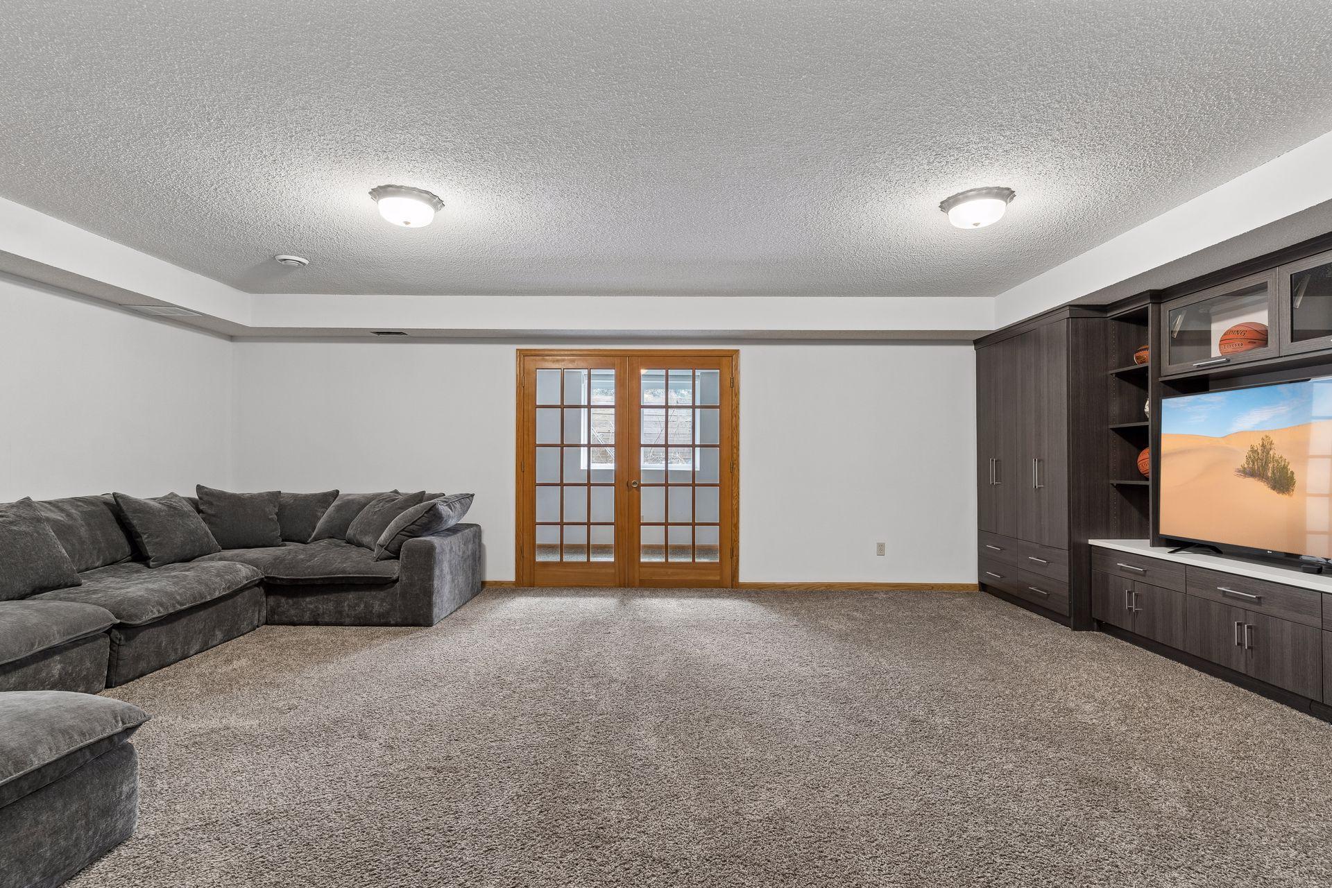 901 Mendakota Court
