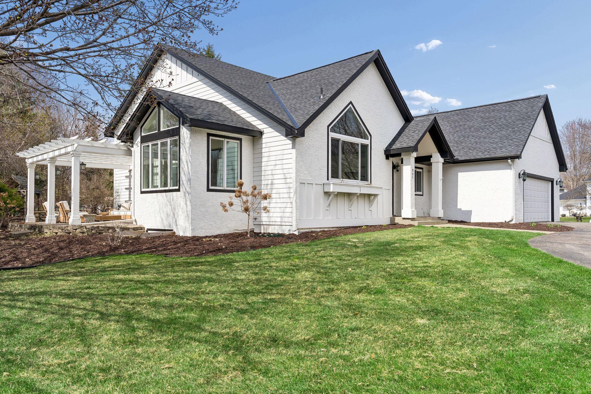 901 Mendakota Court