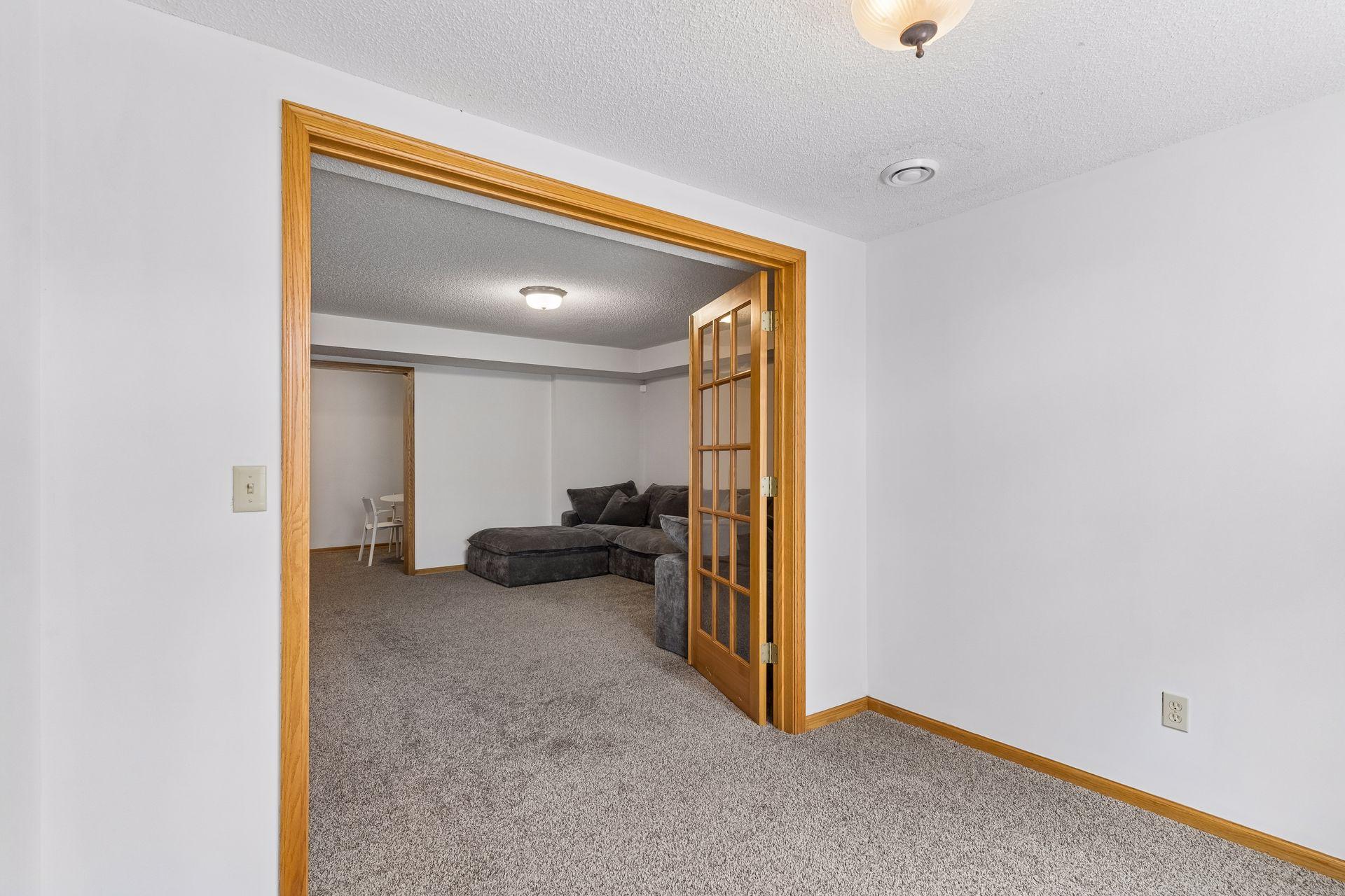 901 Mendakota Court