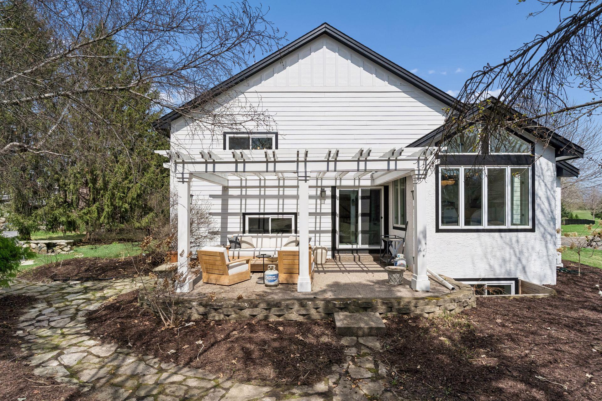 901 Mendakota Court
