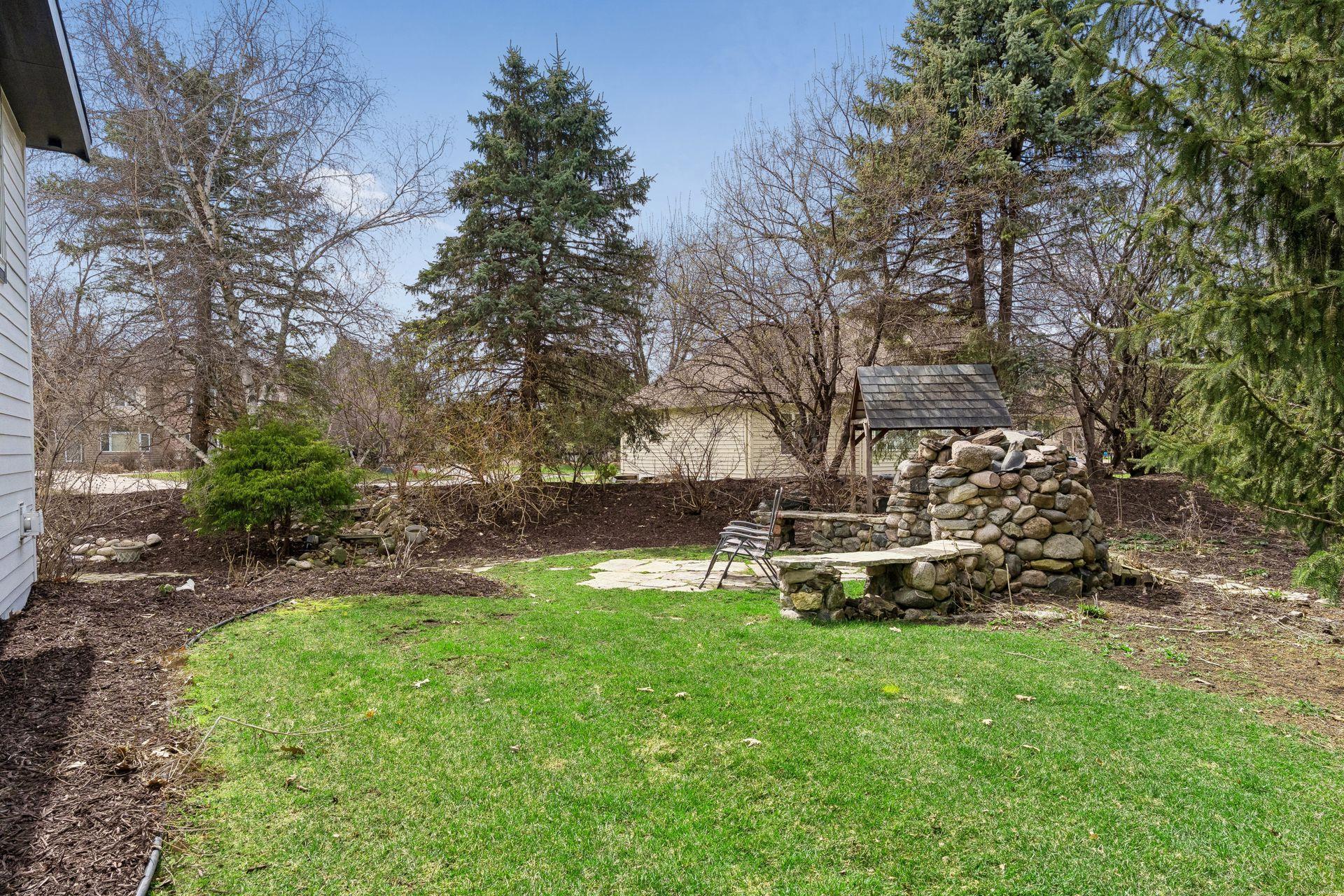 901 Mendakota Court