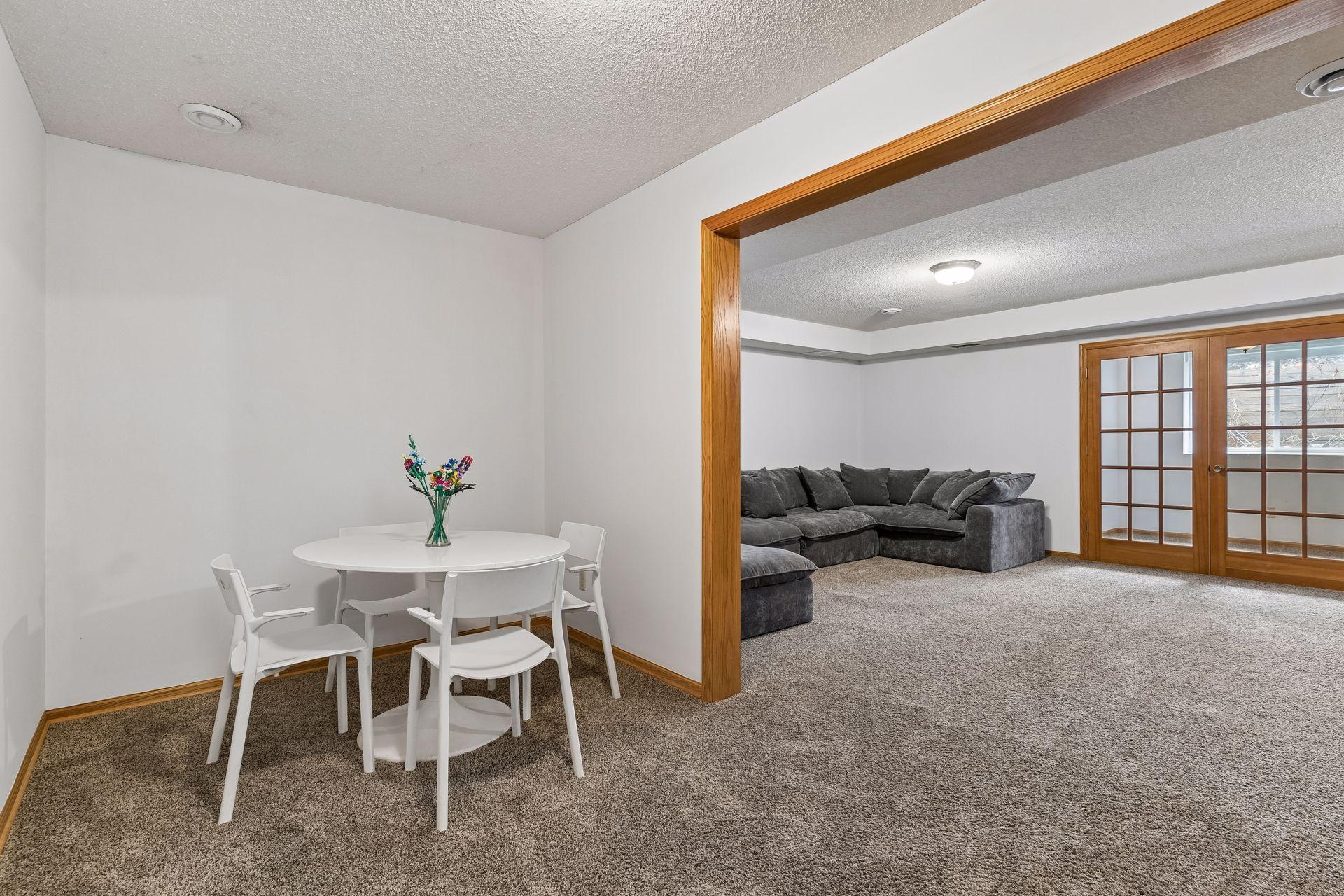 901 Mendakota Court