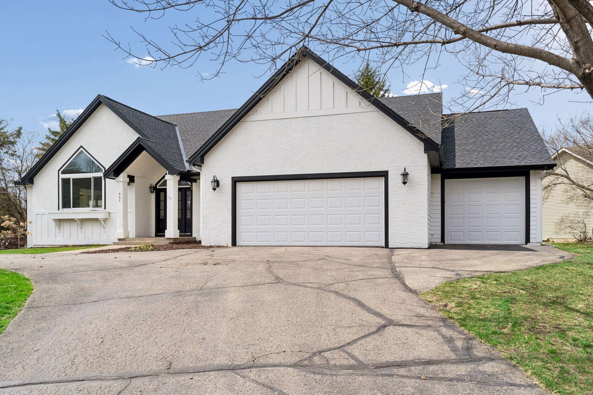 901 Mendakota Court