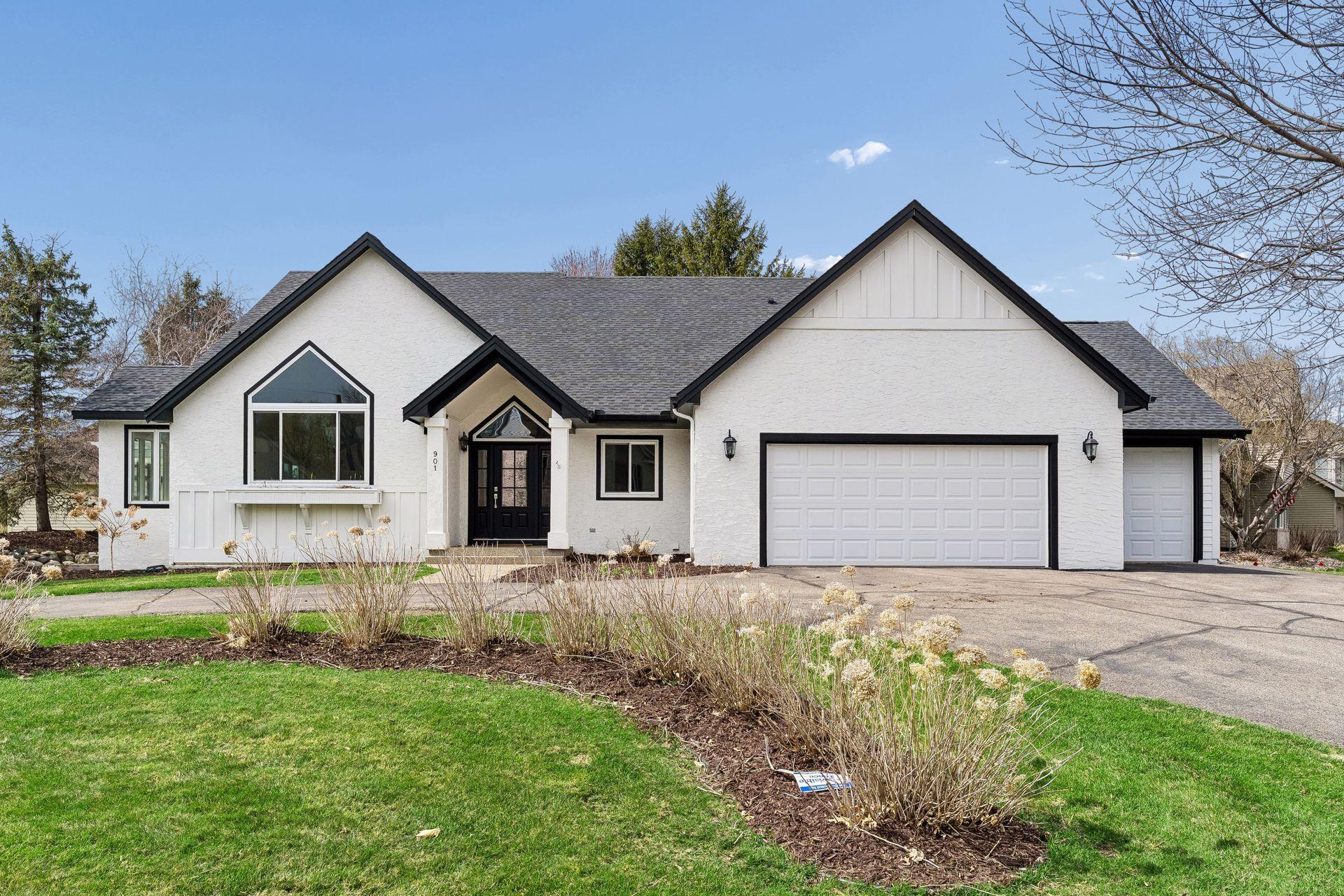 901 Mendakota Court