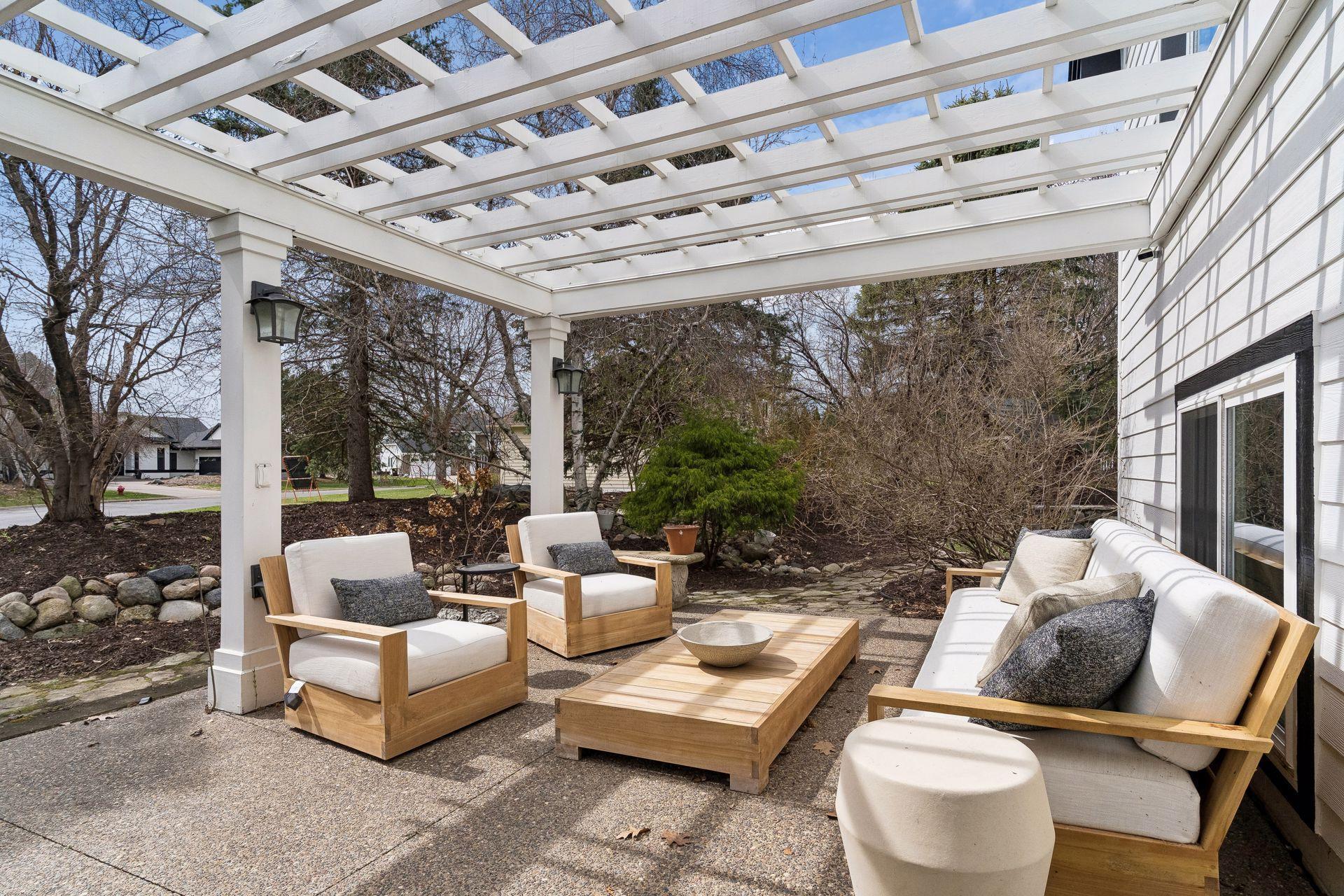 901 Mendakota Court