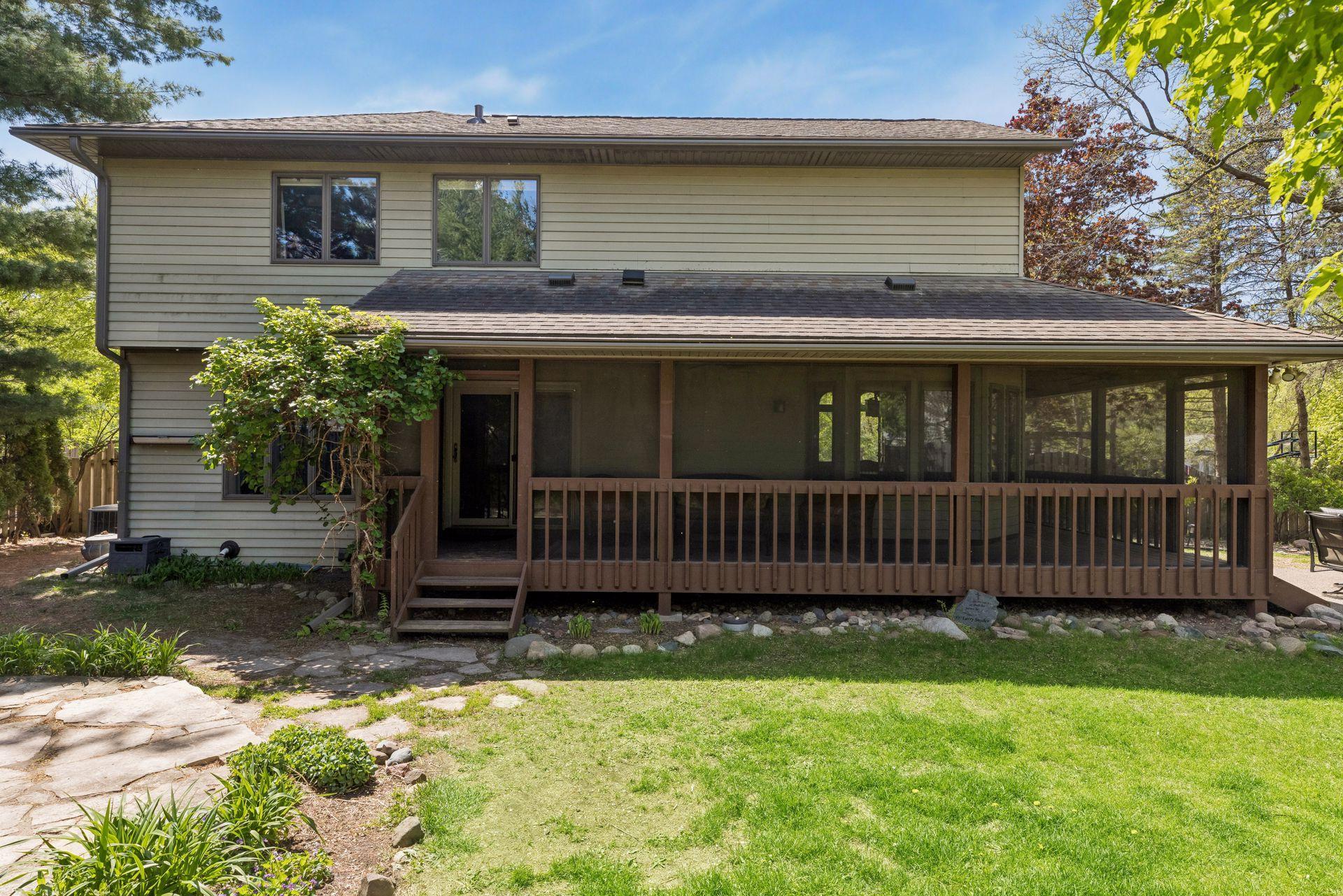 717 Marie Avenue W
