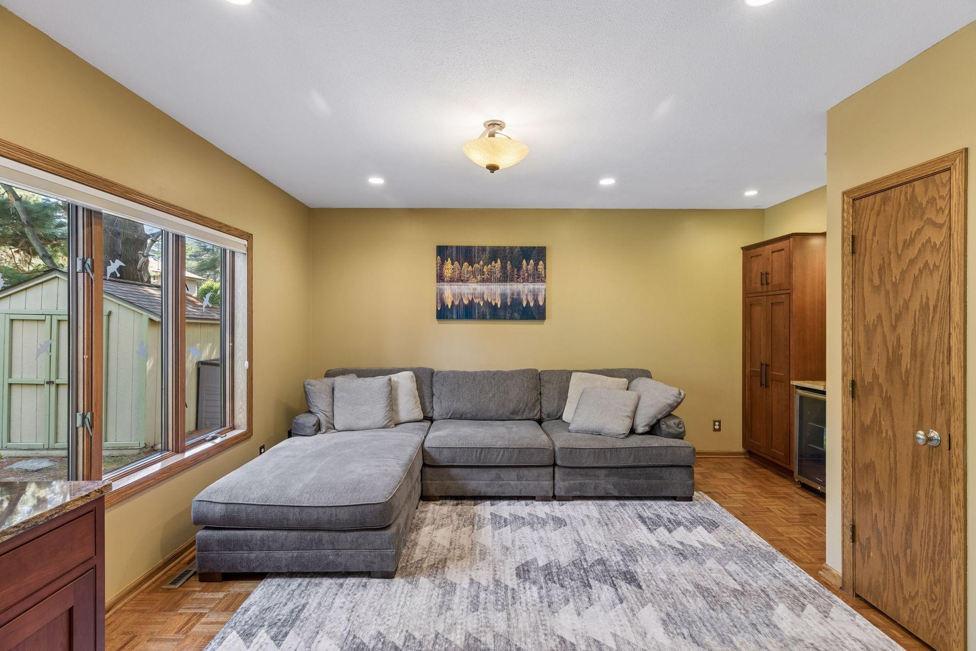 717 Marie Avenue W