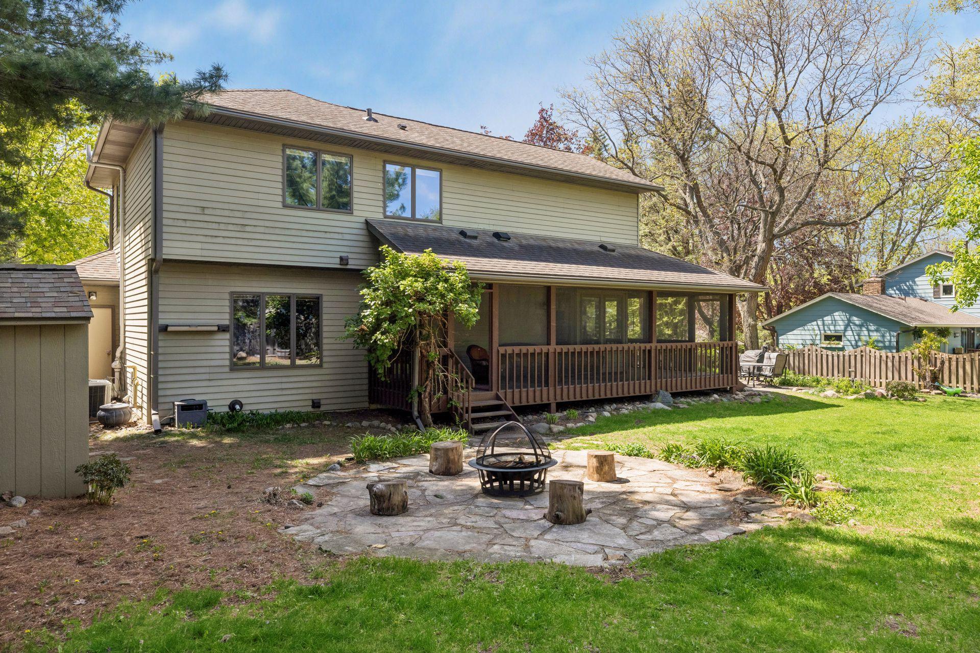 717 Marie Avenue W