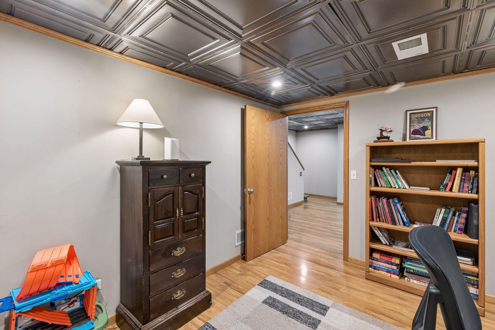 717 Marie Avenue W