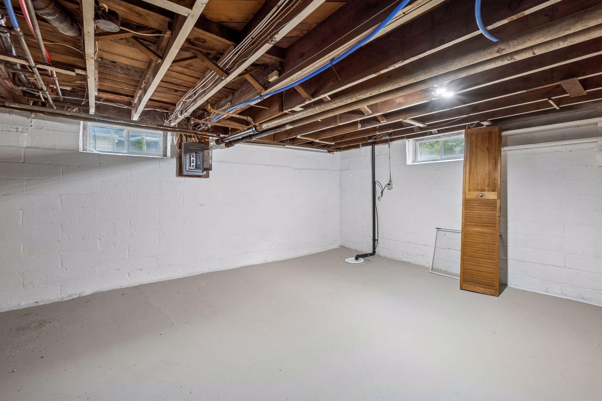 387 Cretin Avenue S