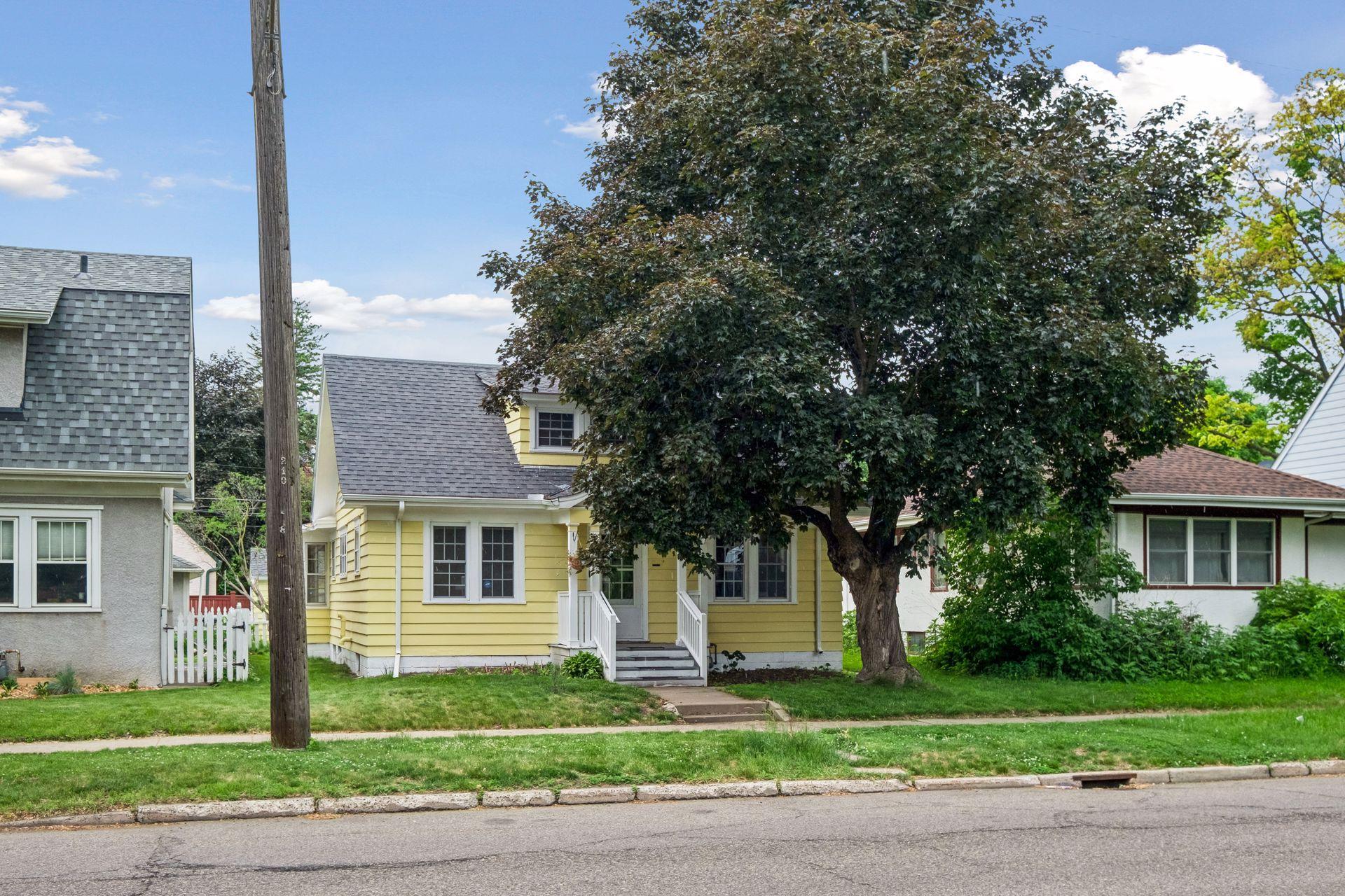 387 Cretin Avenue S