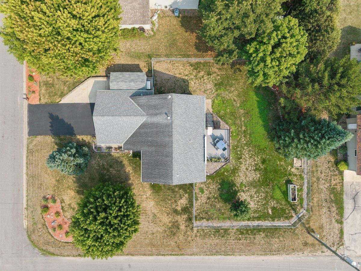 735 Laura Street