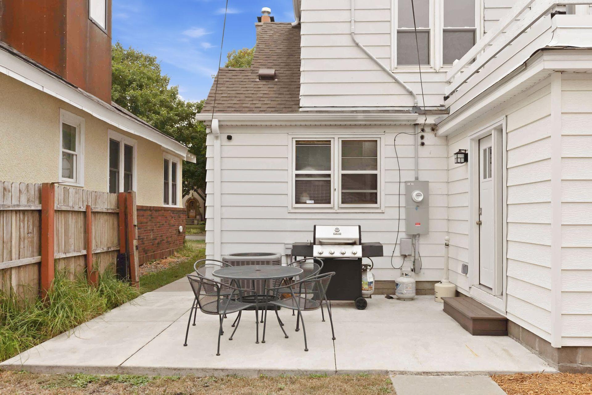 2129 Hartford Avenue