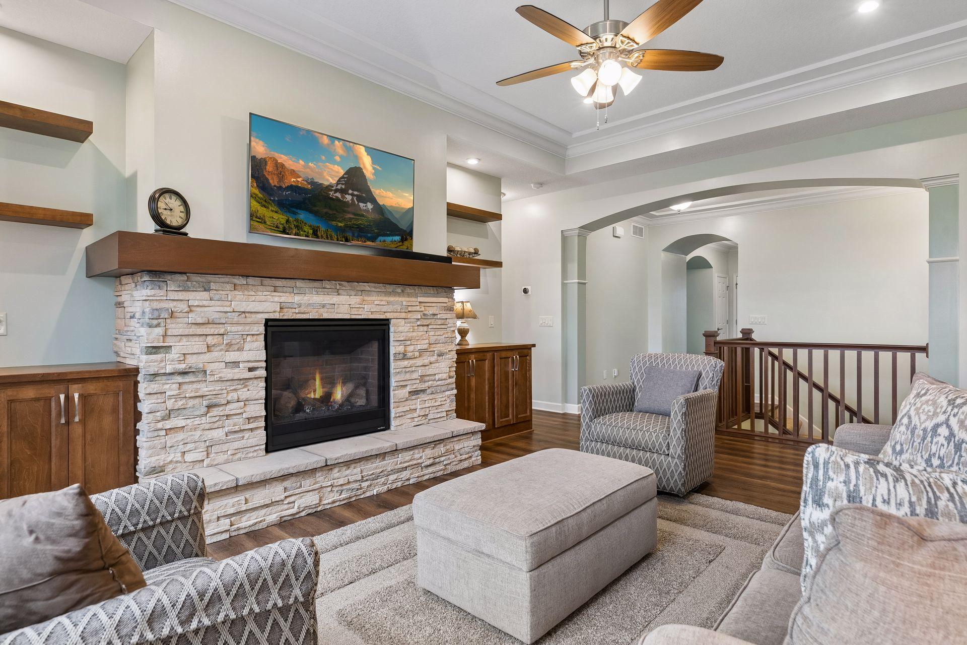 808 June Avenue N