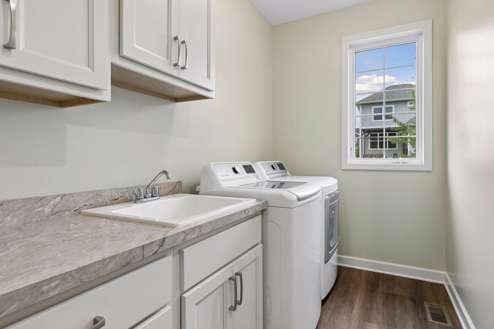 808 June Avenue N