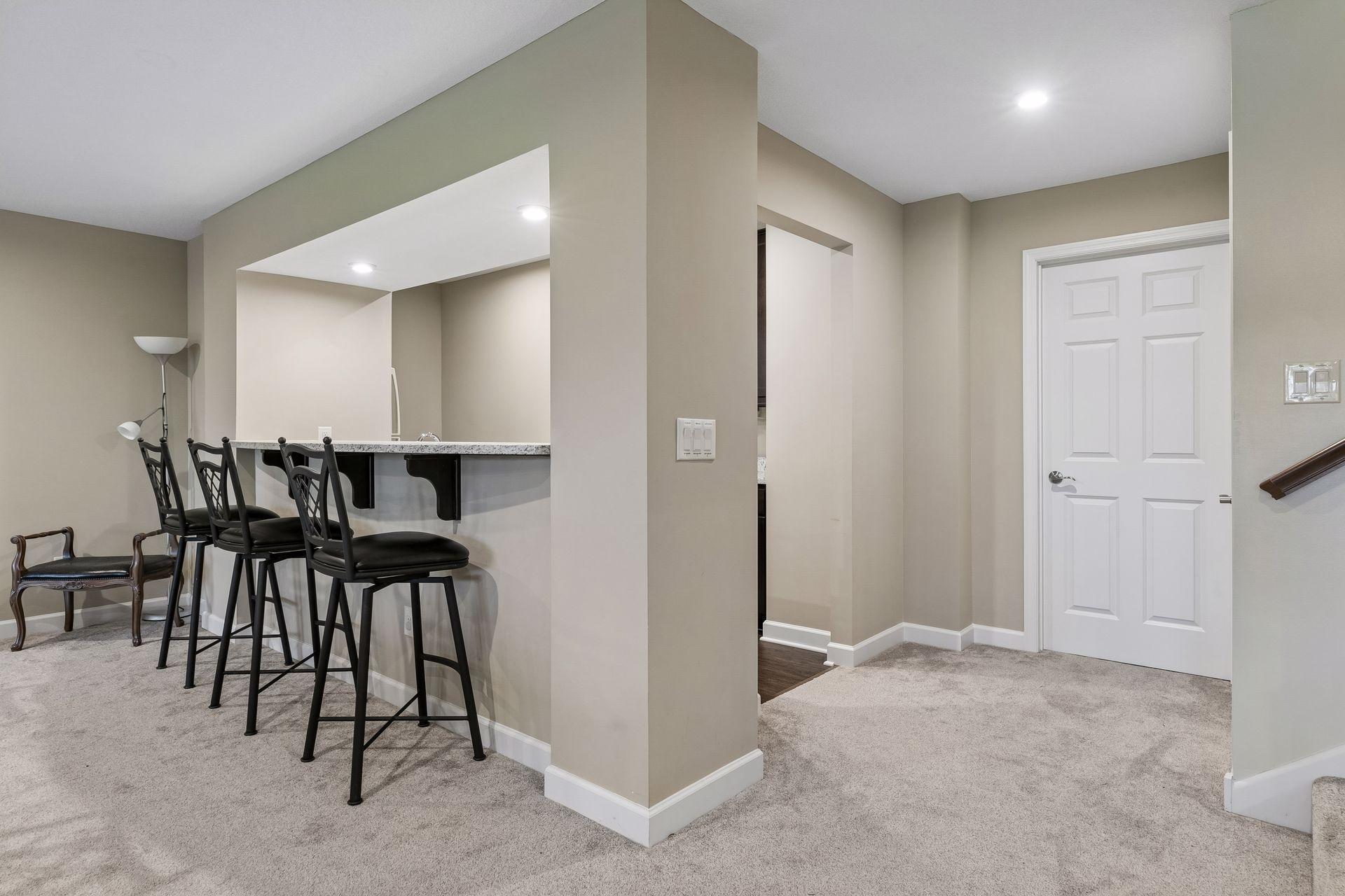 808 June Avenue N