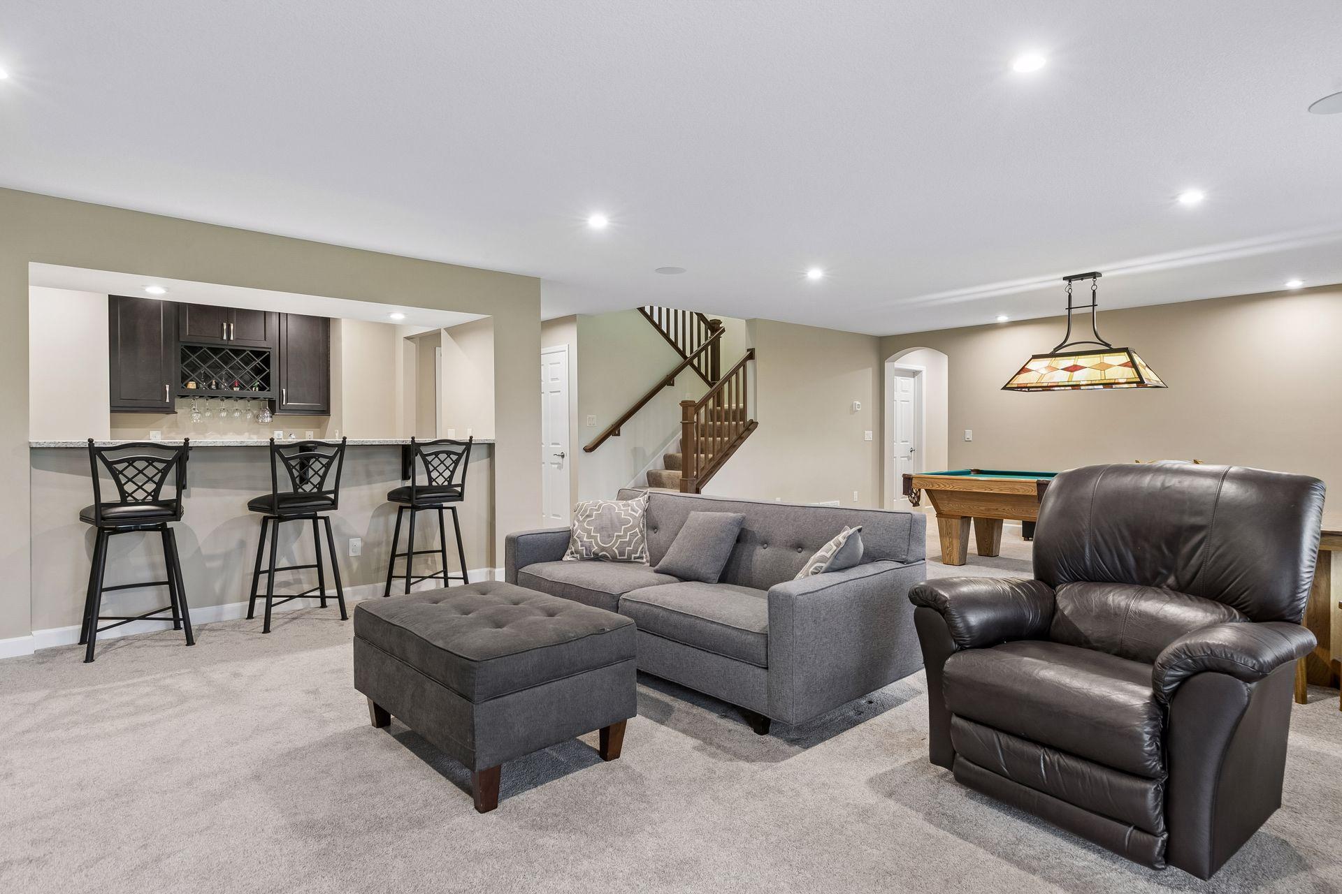 808 June Avenue N