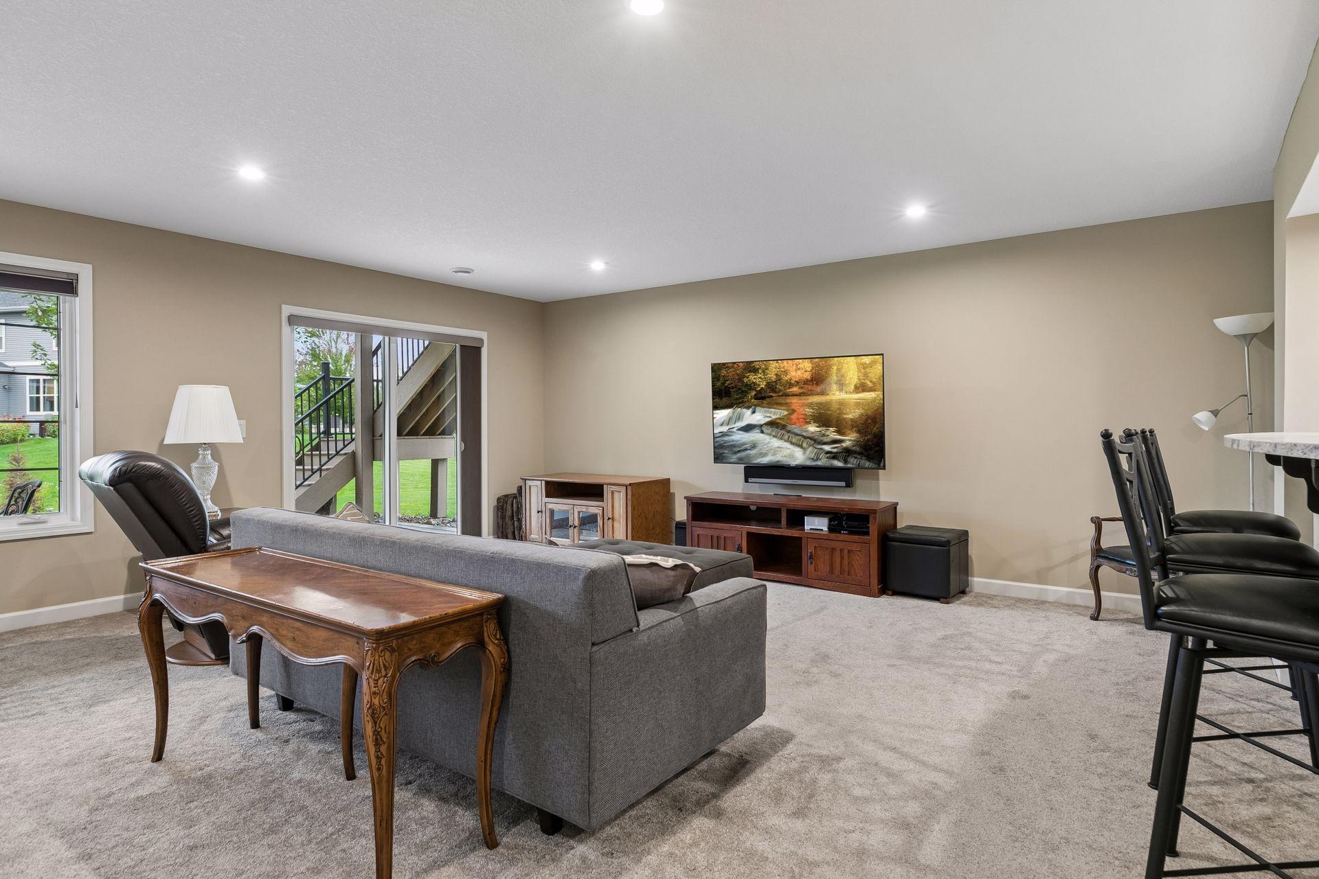 808 June Avenue N