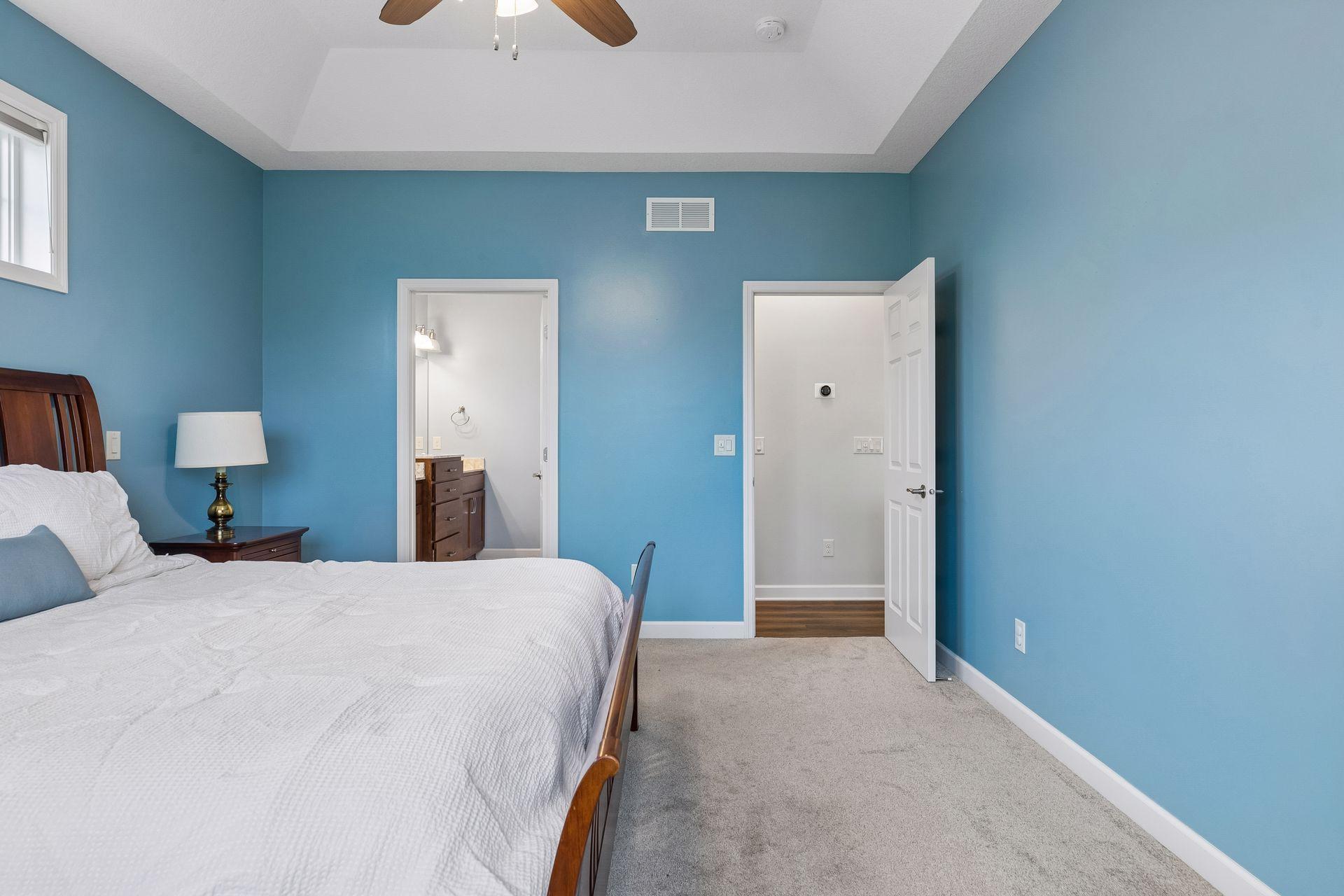 808 June Avenue N