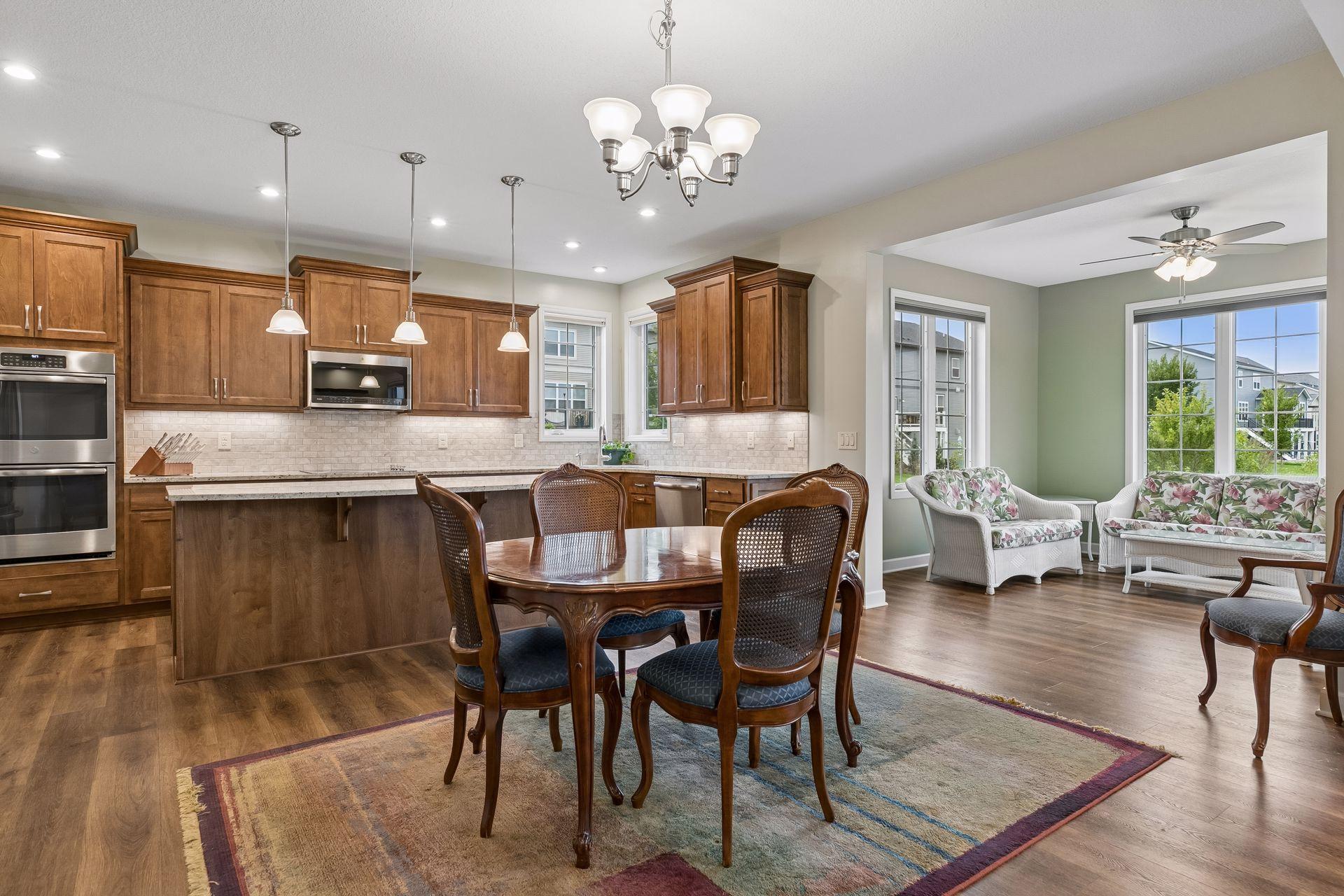 808 June Avenue N