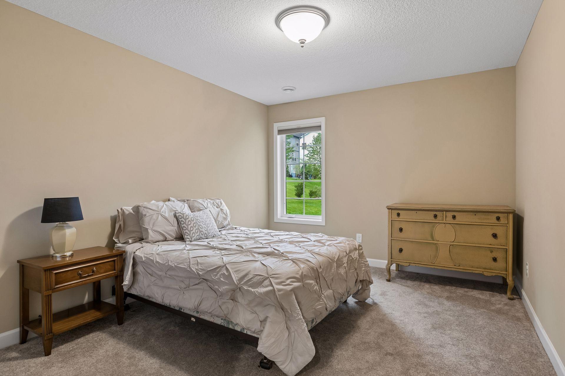 808 June Avenue N
