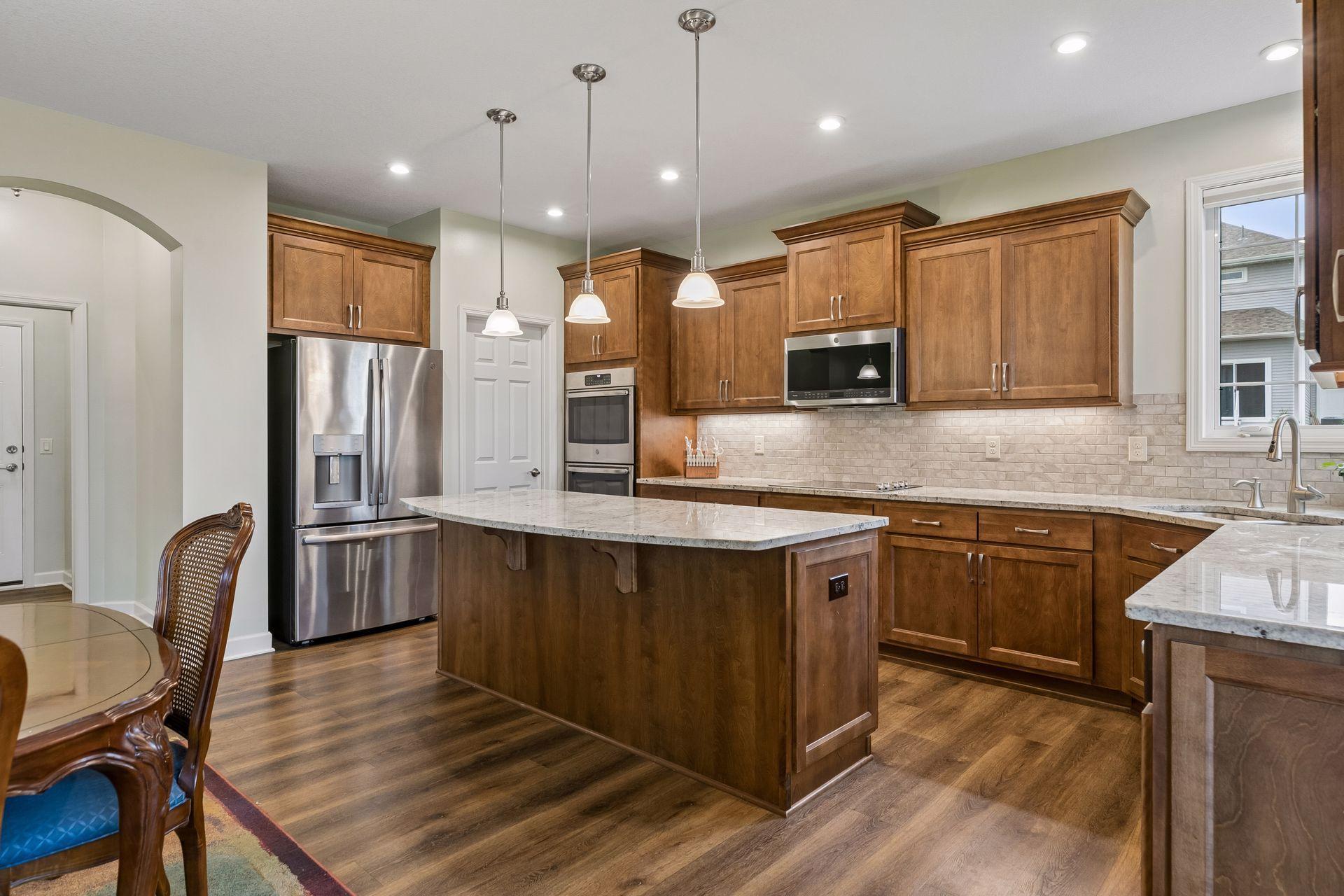 808 June Avenue N