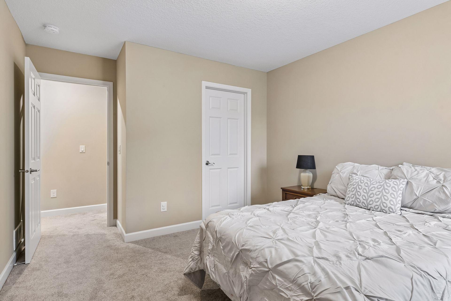 808 June Avenue N