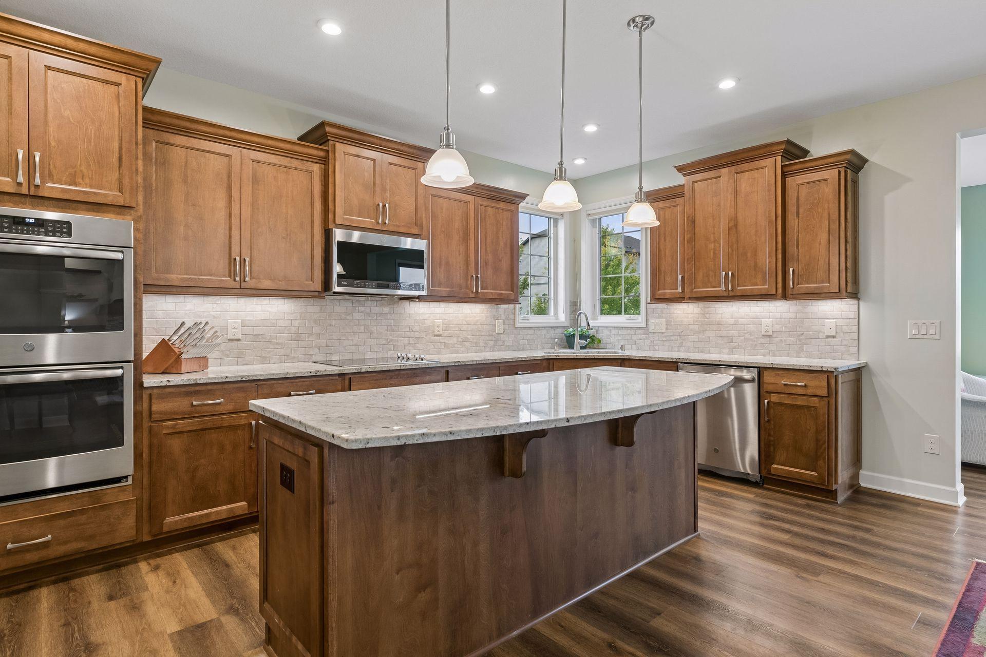 808 June Avenue N