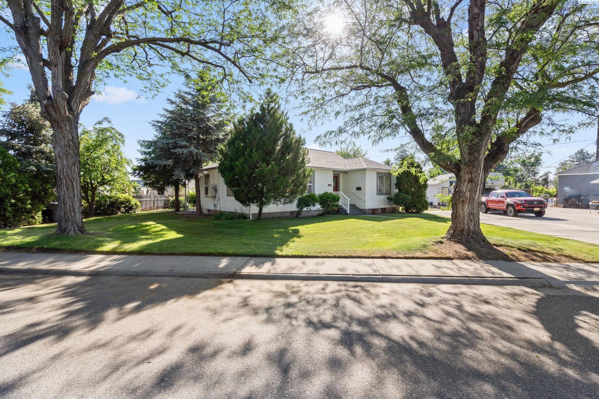 203 Douglass Ave