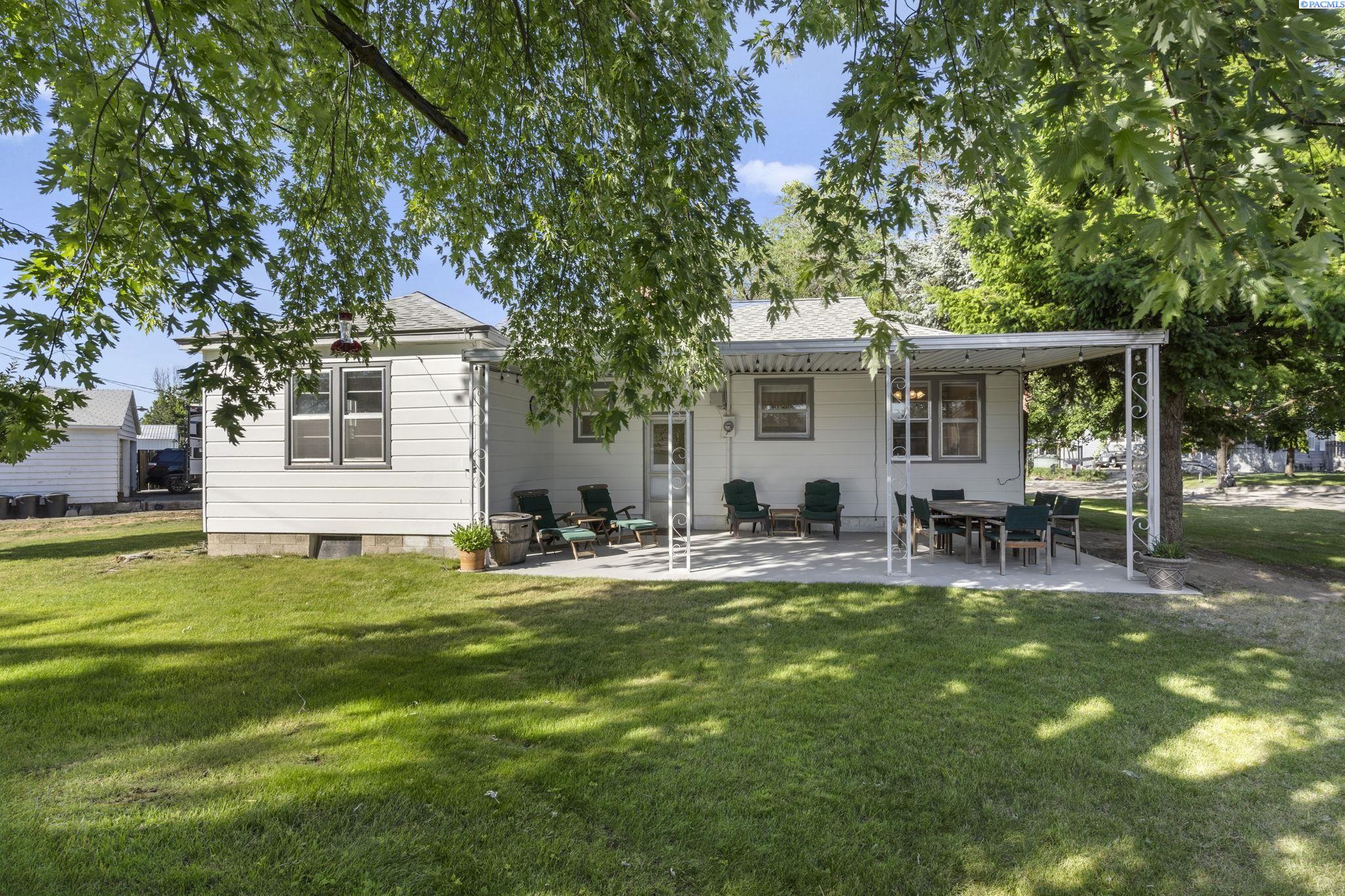 203 Douglass Ave