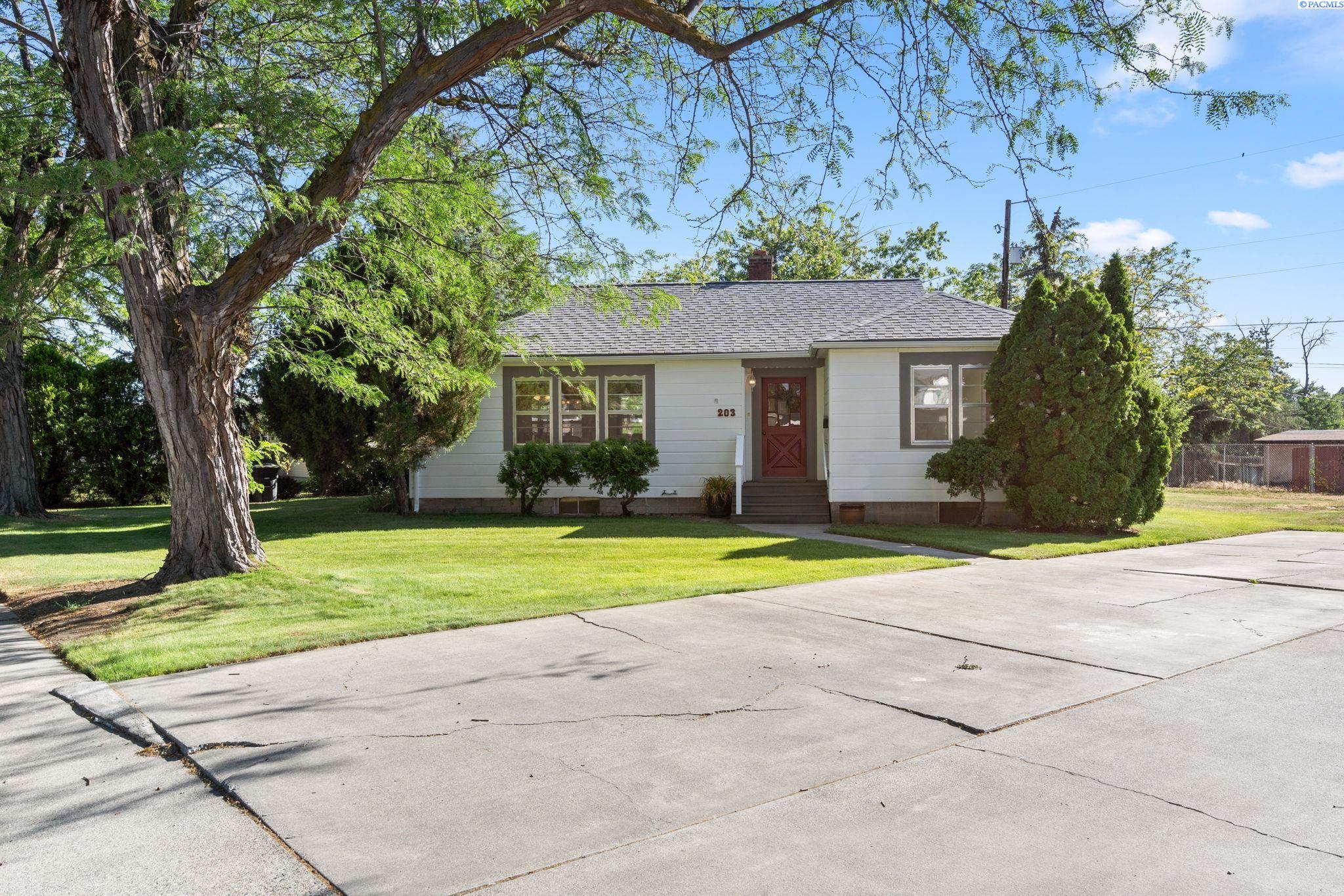 203 Douglass Ave