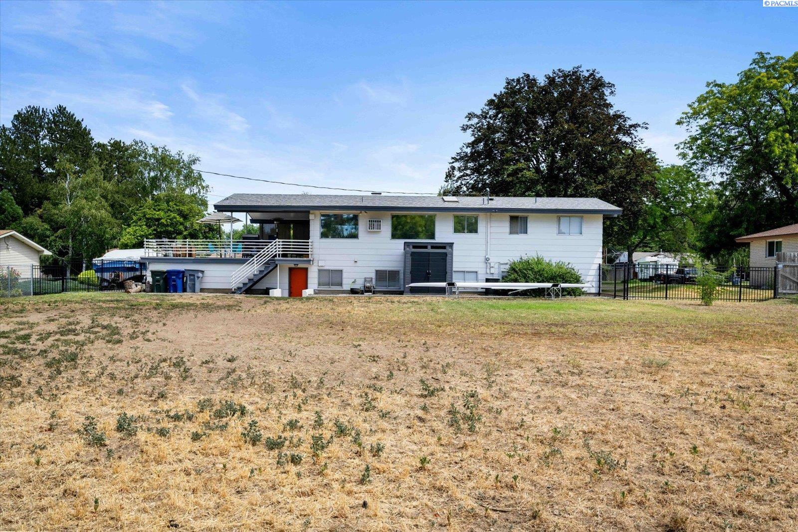 2041 Davison Ave