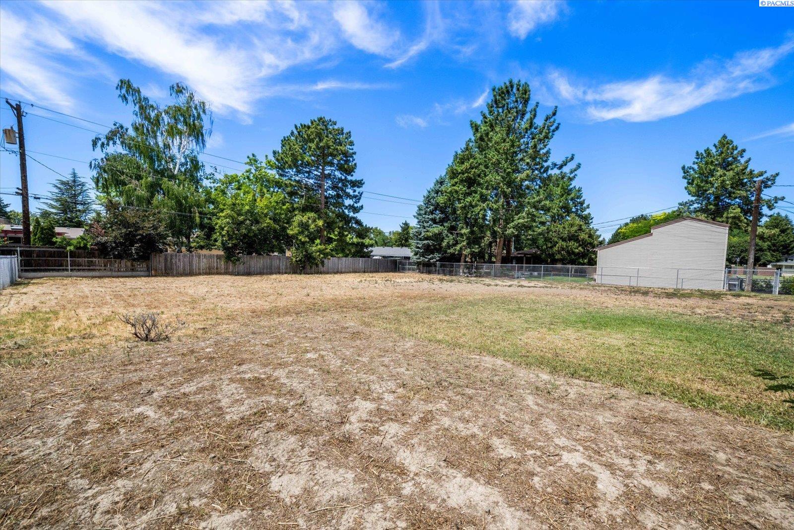2041 Davison Ave