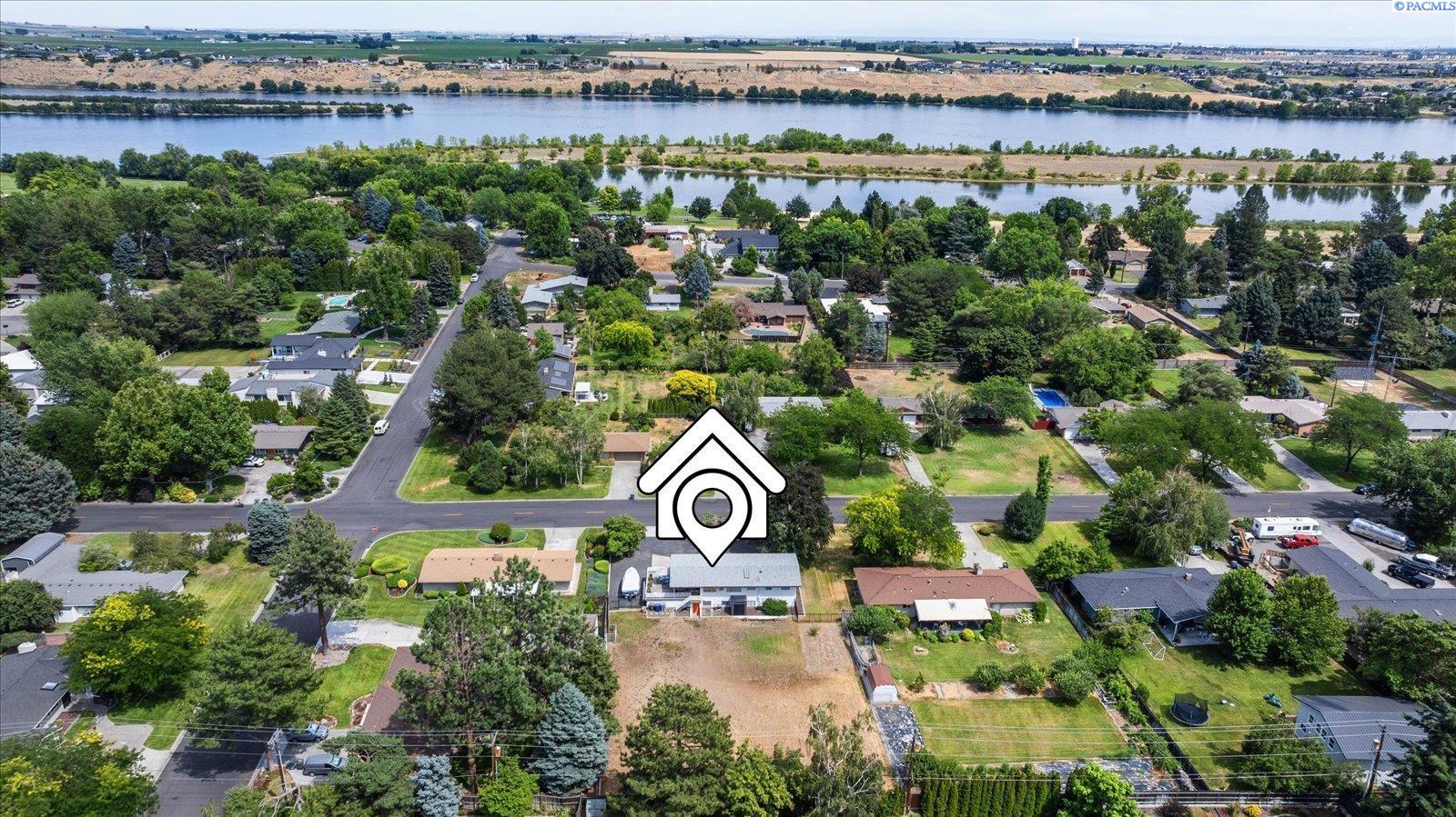 2041 Davison Ave