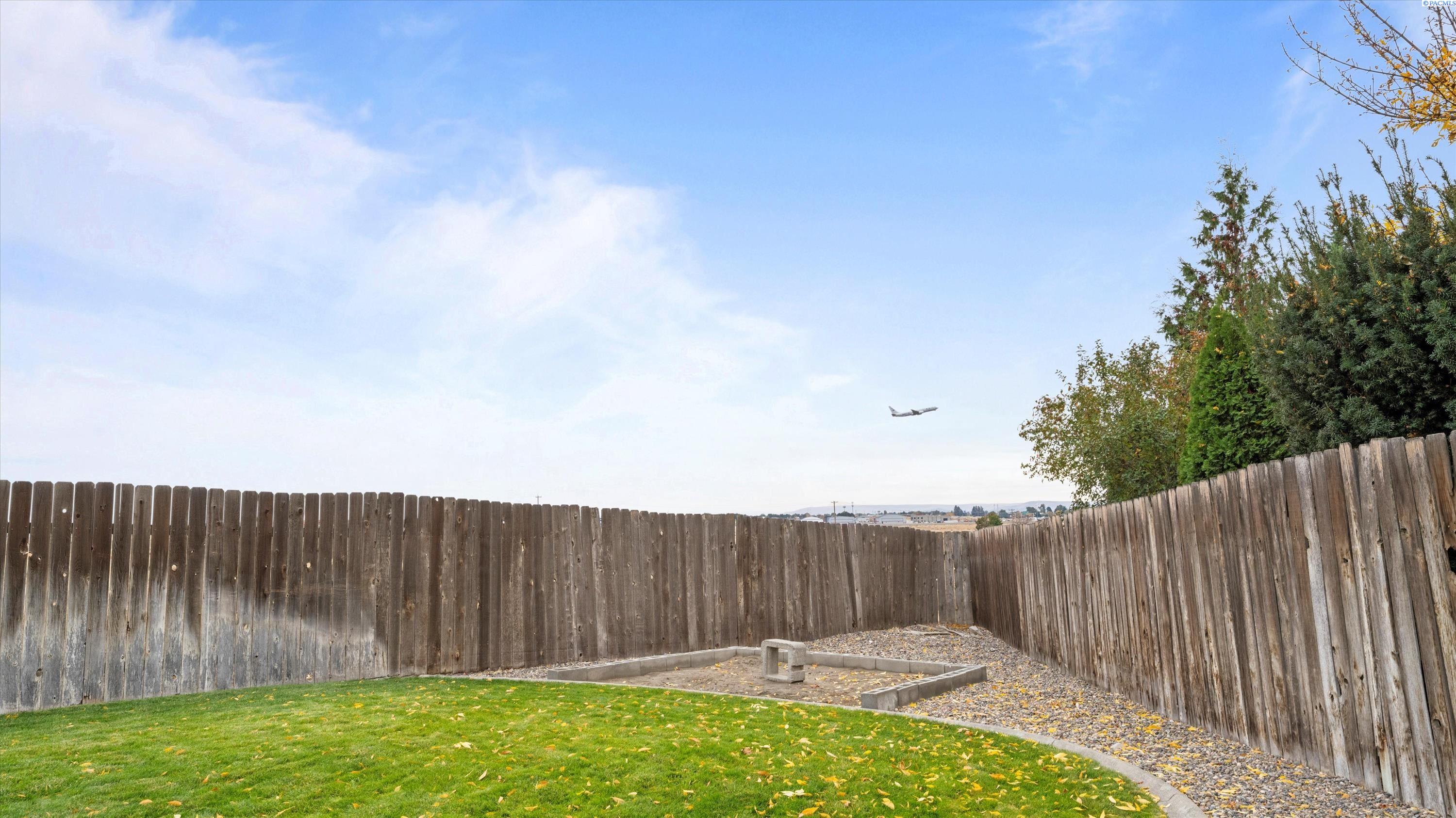 3810 Meadow View Ct
