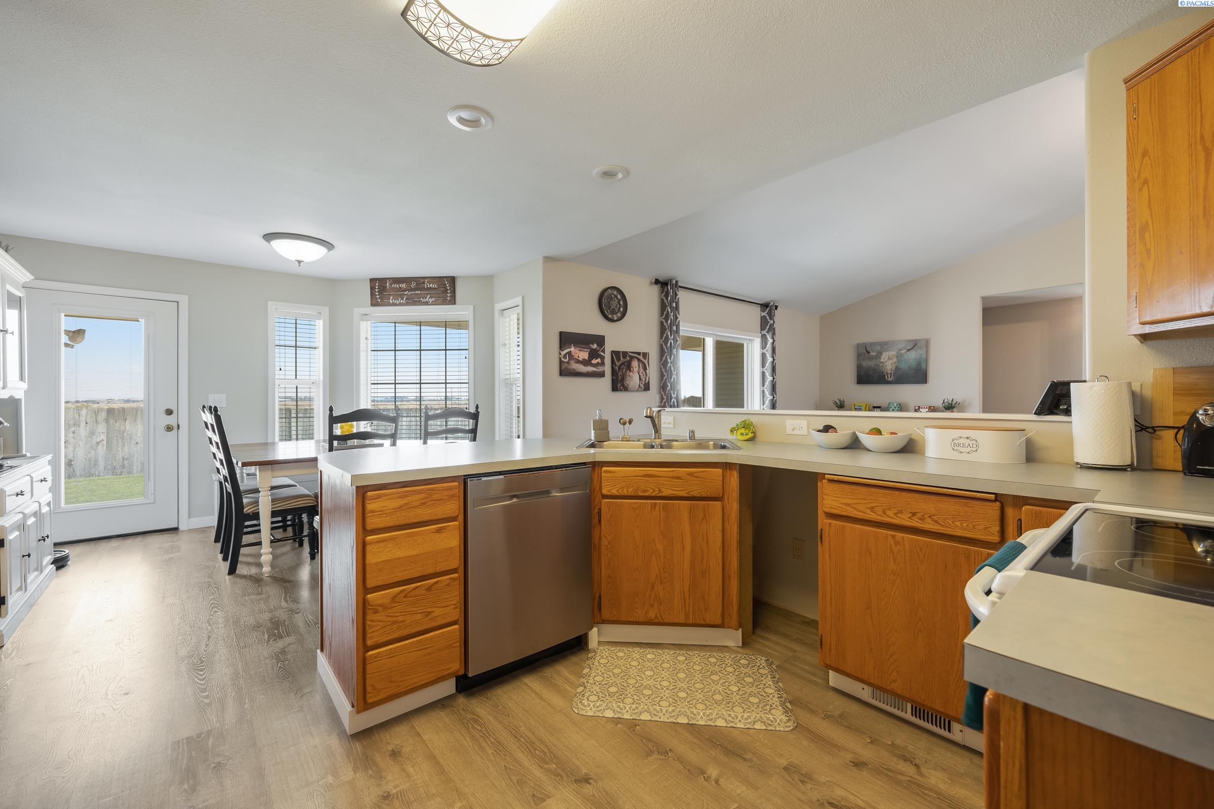 3810 Meadow View Ct
