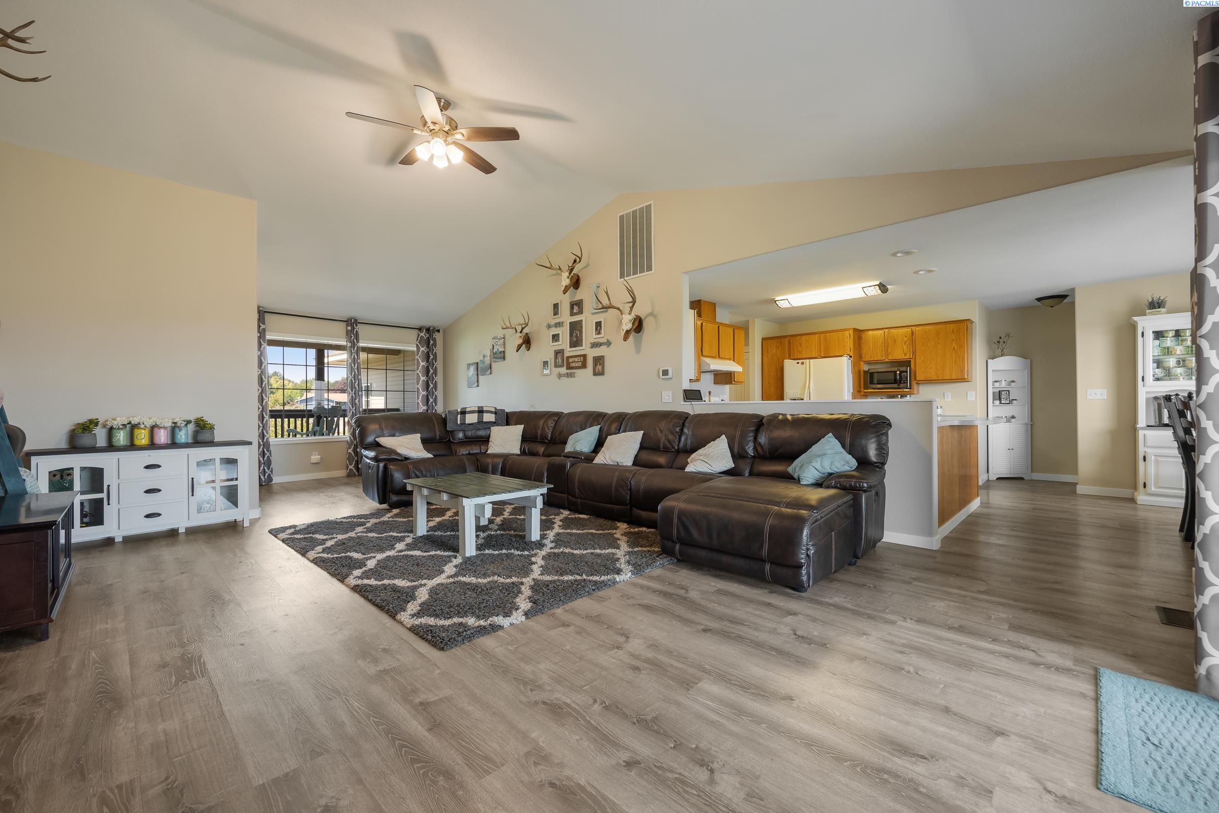 3810 Meadow View Ct