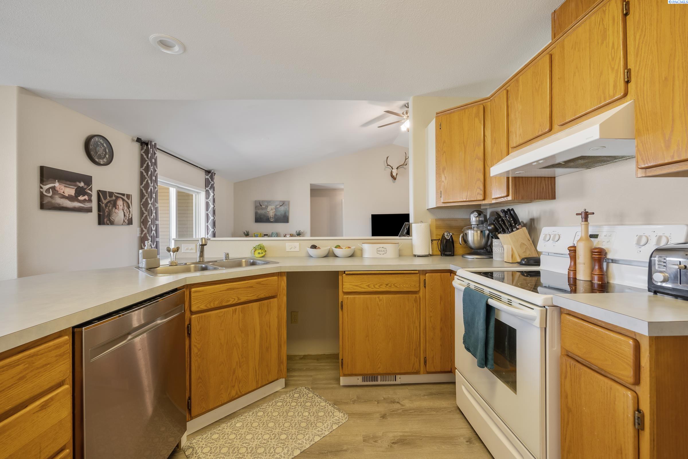 3810 Meadow View Ct