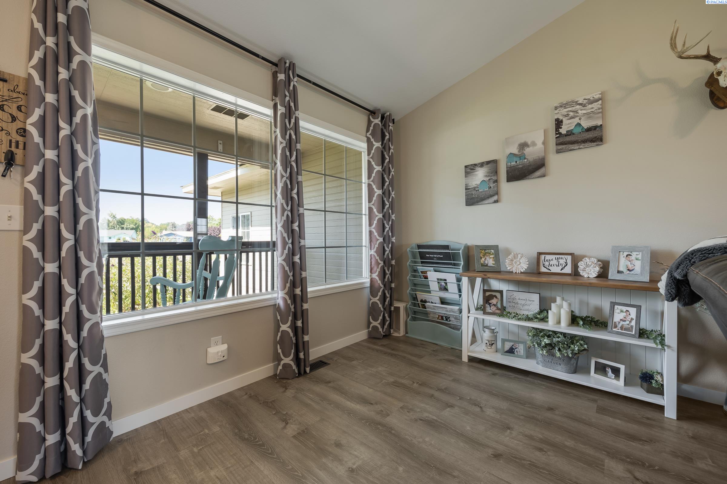 3810 Meadow View Ct